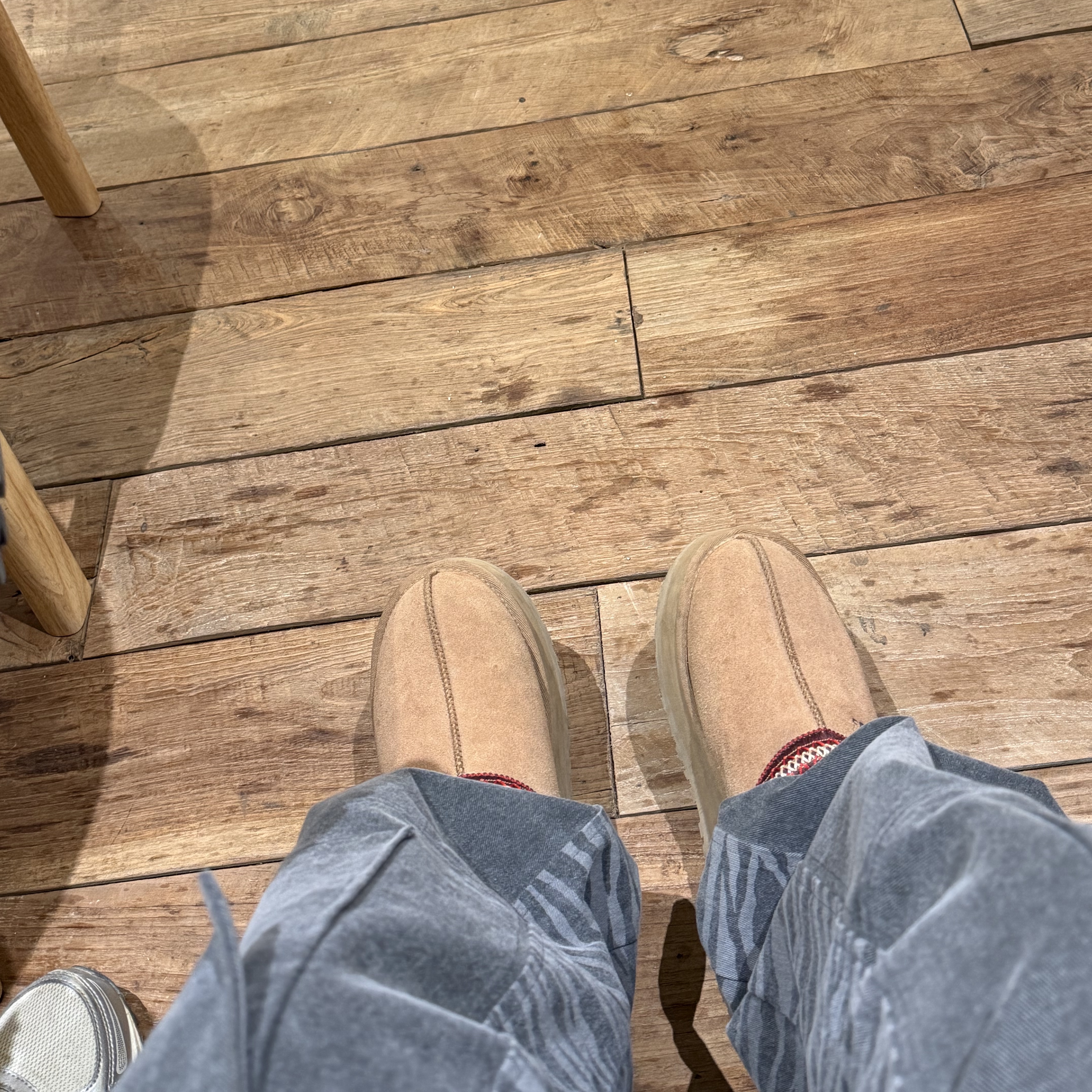 (W) UGG Tazz Slipper Chestnut 착용 스타일