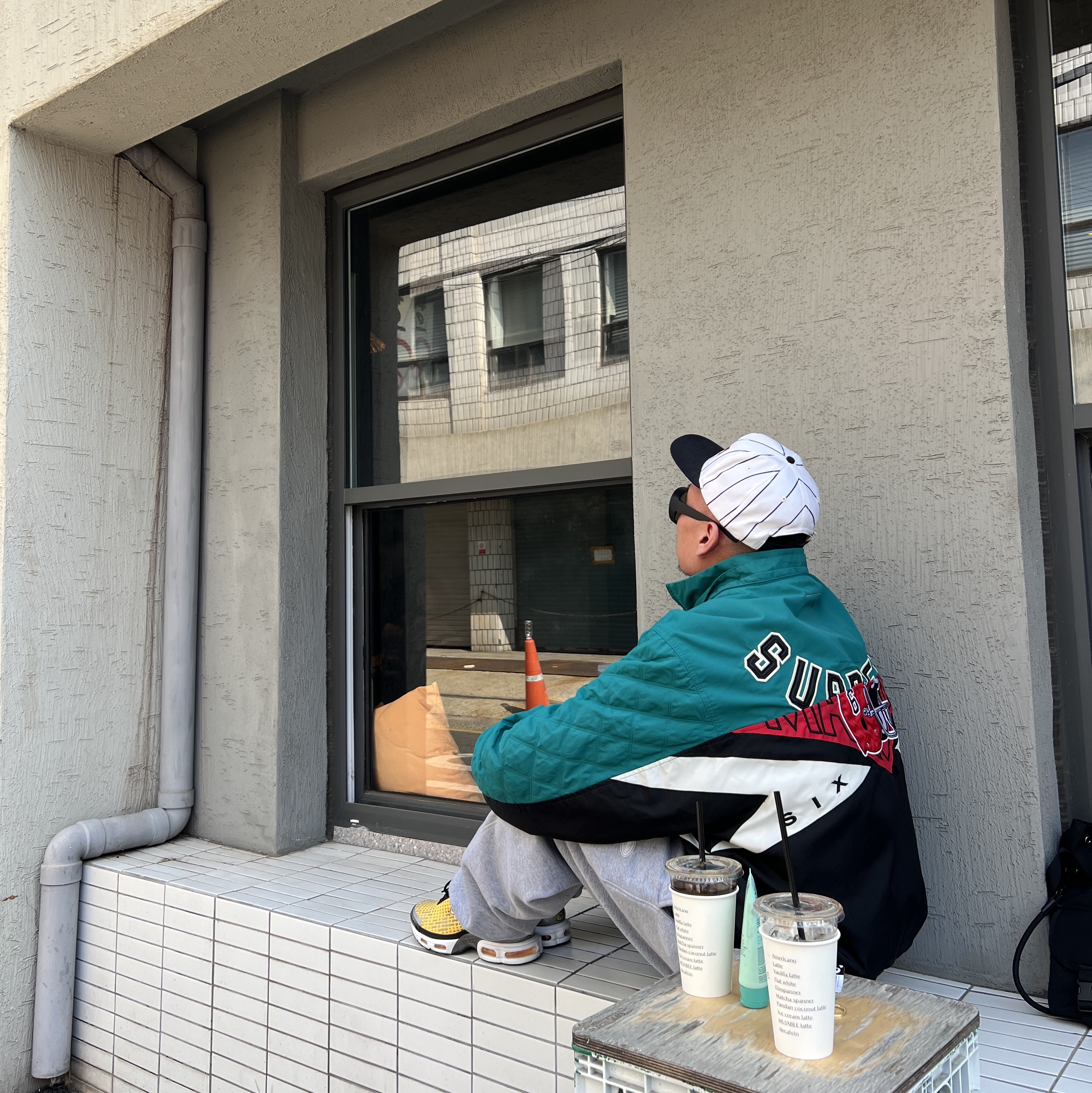 Supreme x MM6 Maison Margiela Split Stadium Jacket Black - 26SS, Corteiz Mini Island Sweatpant Heather Grey 착용 스타일 - 2