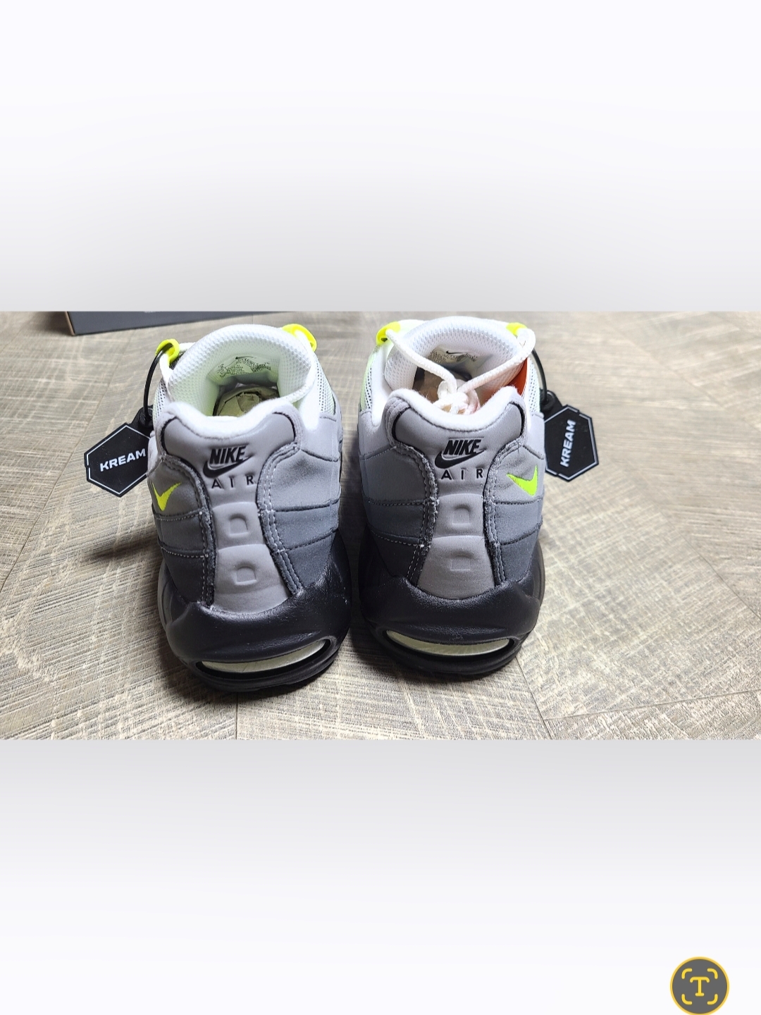 Nike Air Max 95 OG Neon Yellow 2020 착용 스타일 - 3