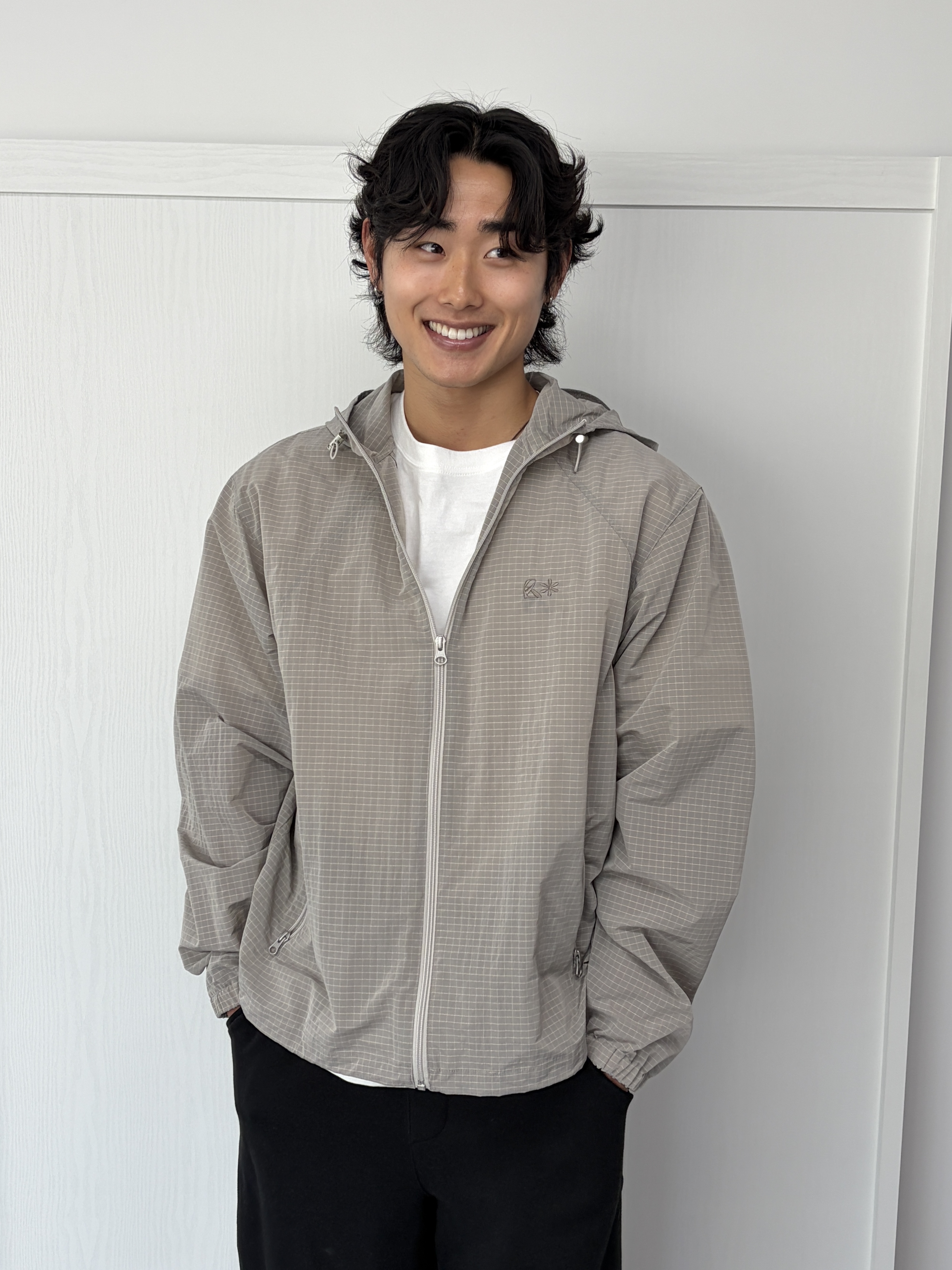 Riomeu Unbal Curved Line Windbreaker Jacket Gray 착용 스타일 - 3