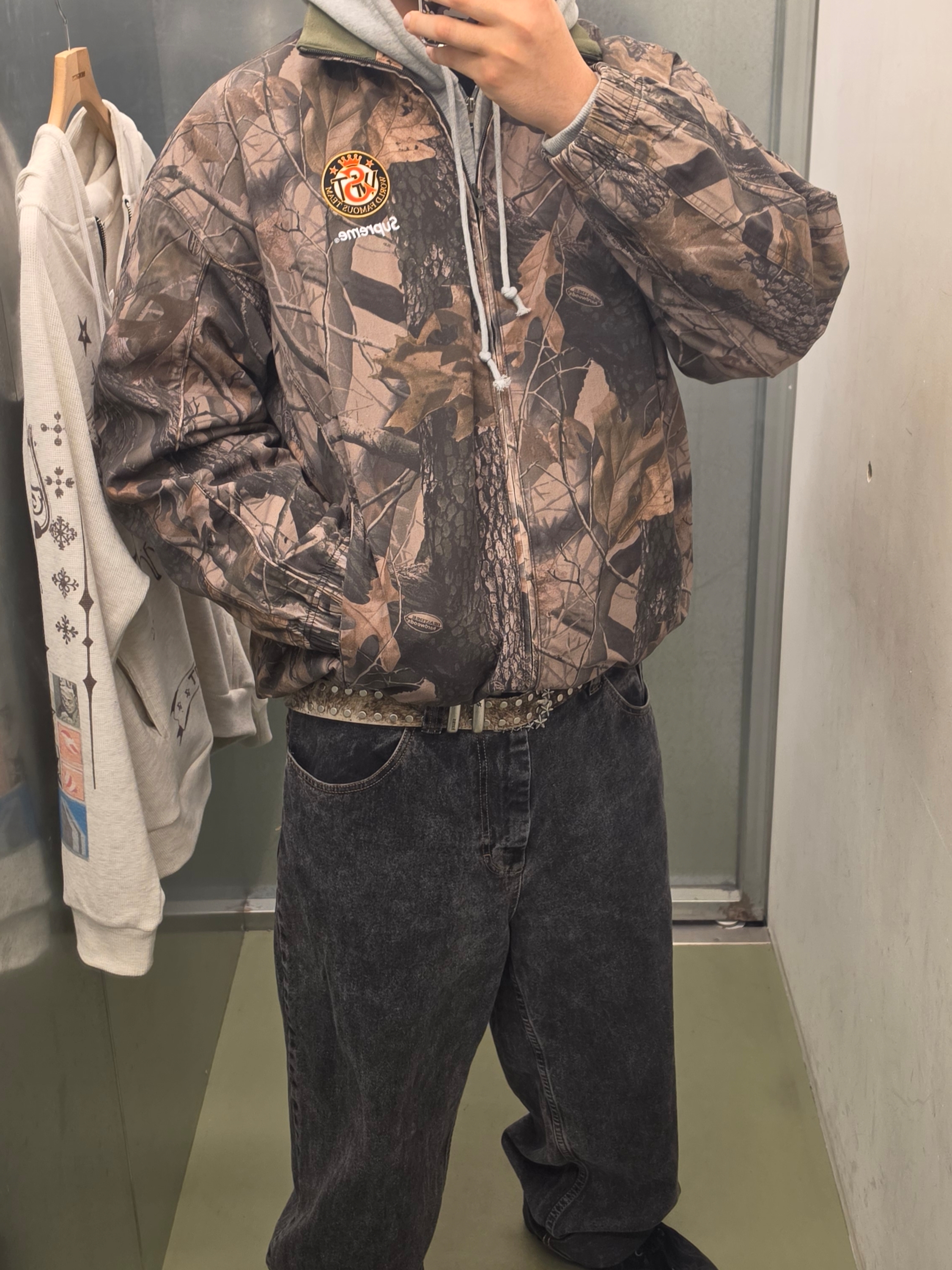 Supreme x Umbro Cotton Ripstop Track Jacket Realtree Hardwoods Camo - 26SS, Yeezy HD-10 Grey - Korea Limited 착용 스타일