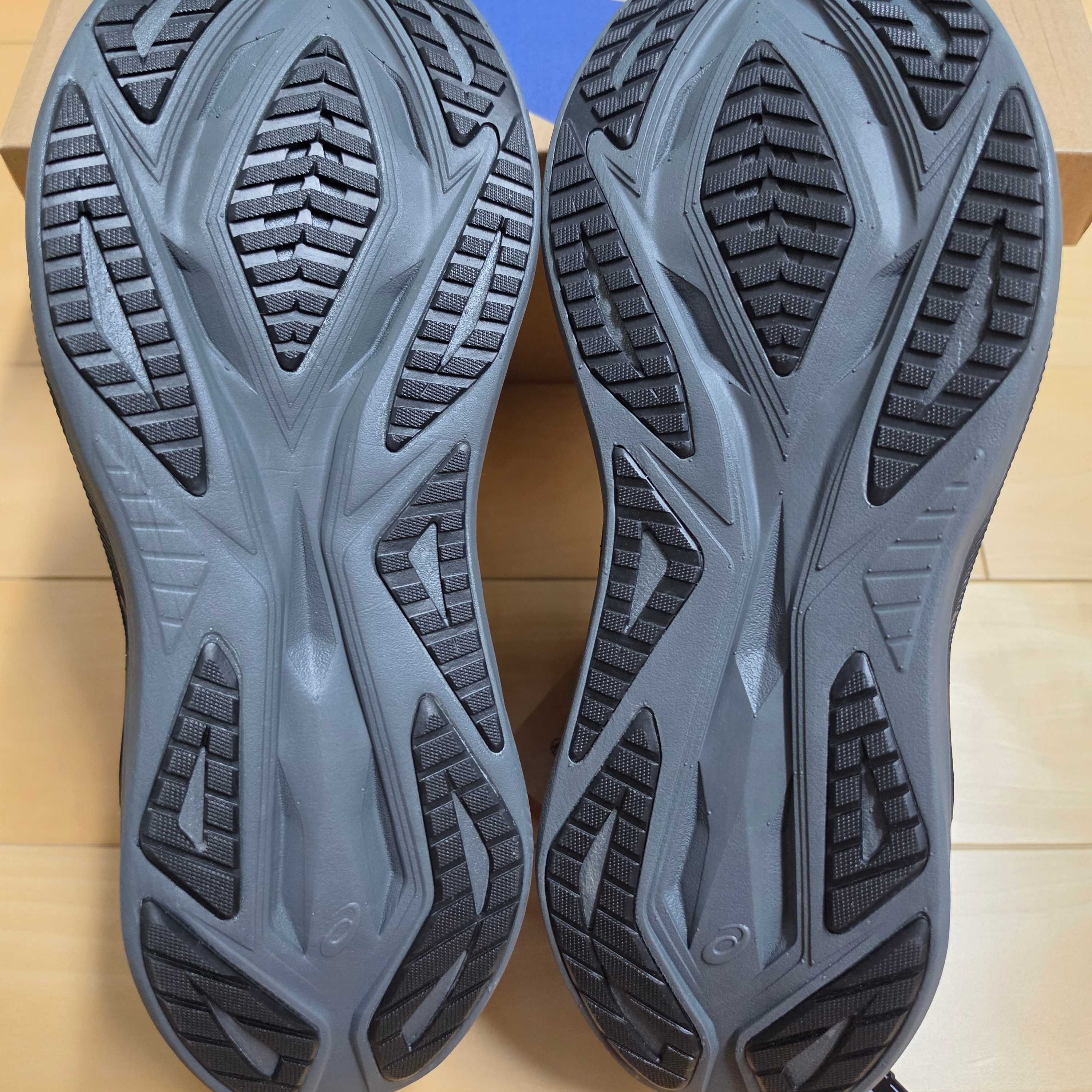 Asics Superblast 2 Black White 착용 스타일 - 6