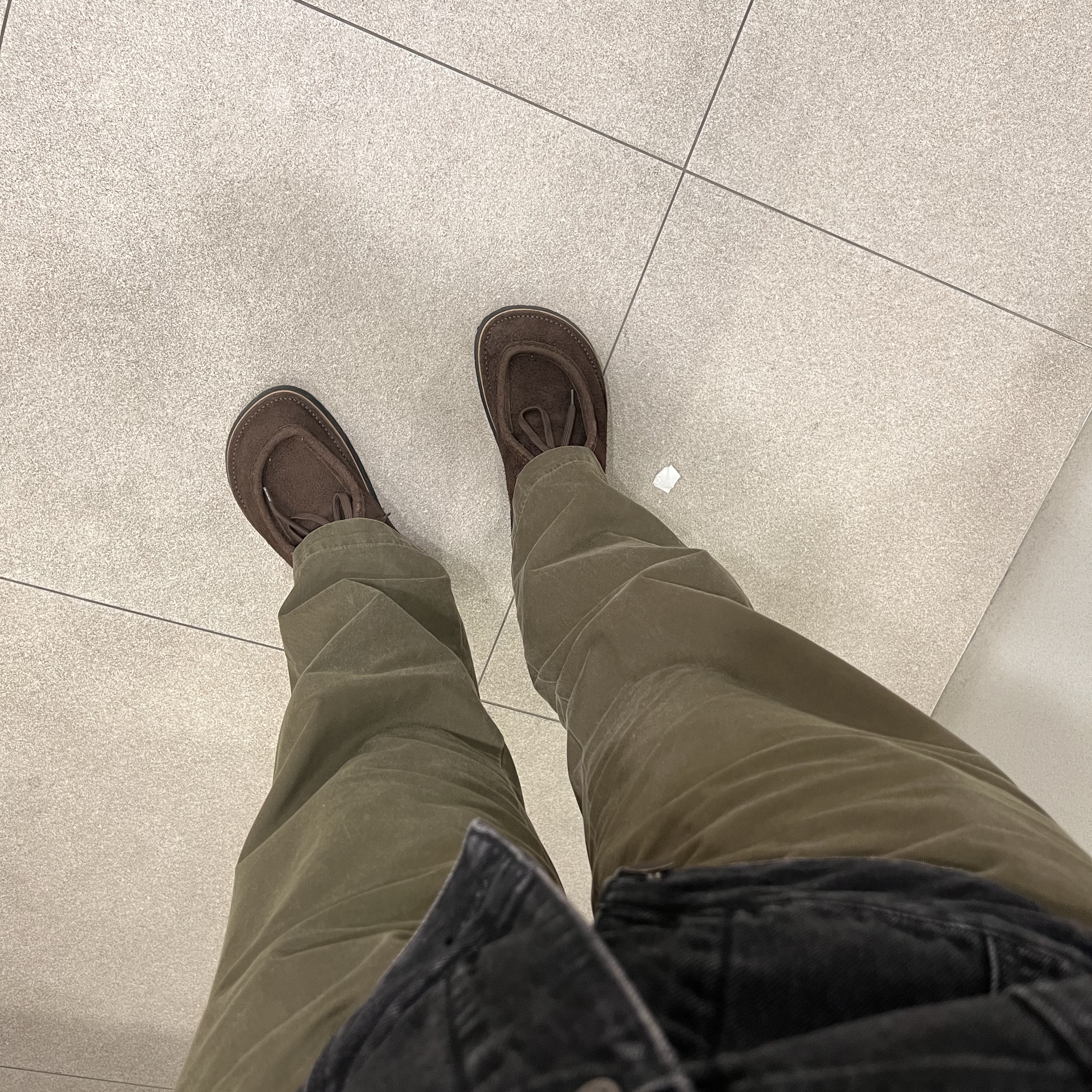 Supreme Chino Pants Olive - 25FW 착용 스타일