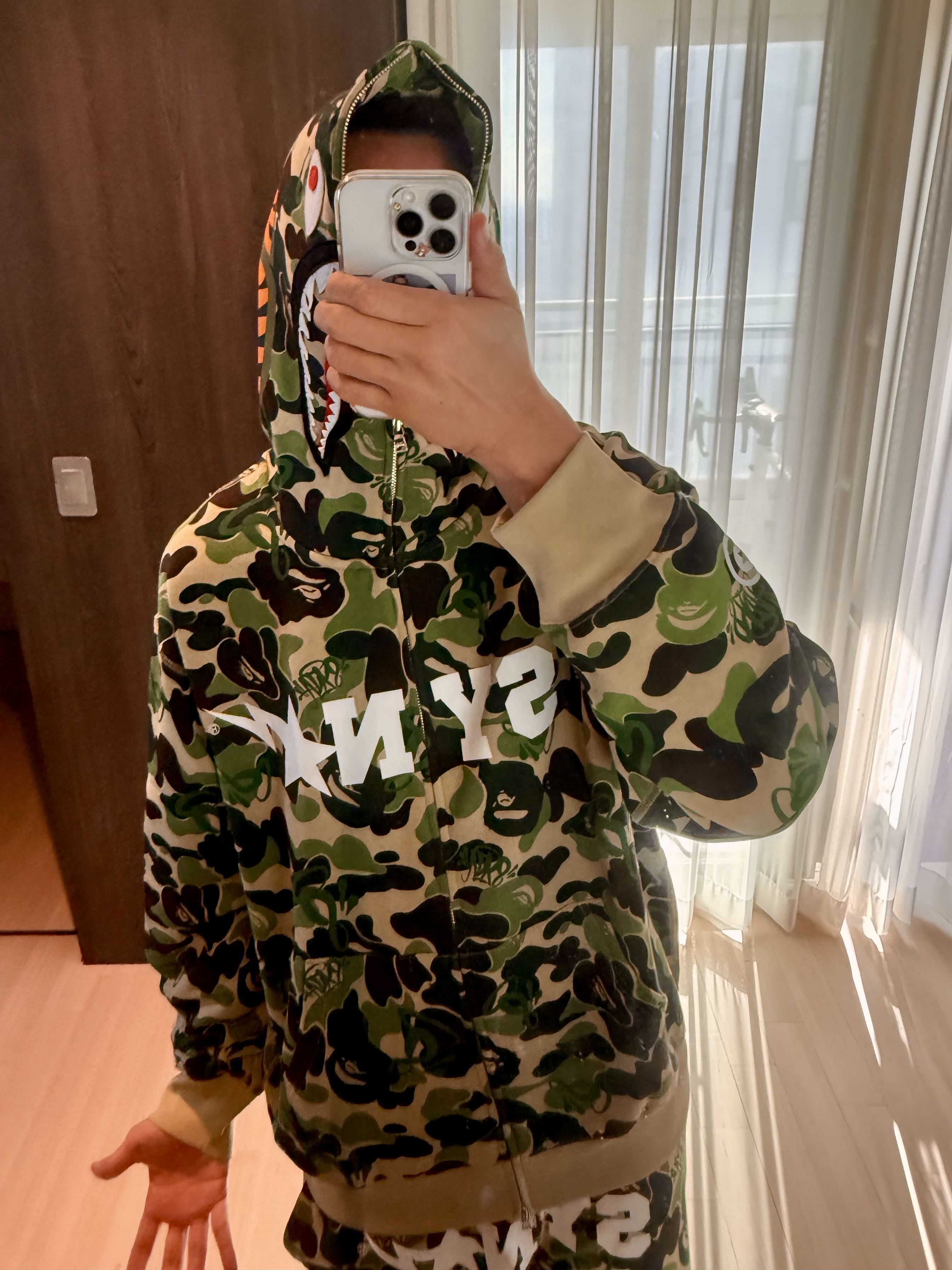 BAPE x Spotify x SYNA World By Central Cee Camo Shark Full Zip Hoodie Green, BAPE x Spotify x SYNA World By Central Cee Camo Relaxed Fit Sweatpants Green 착용 스타일