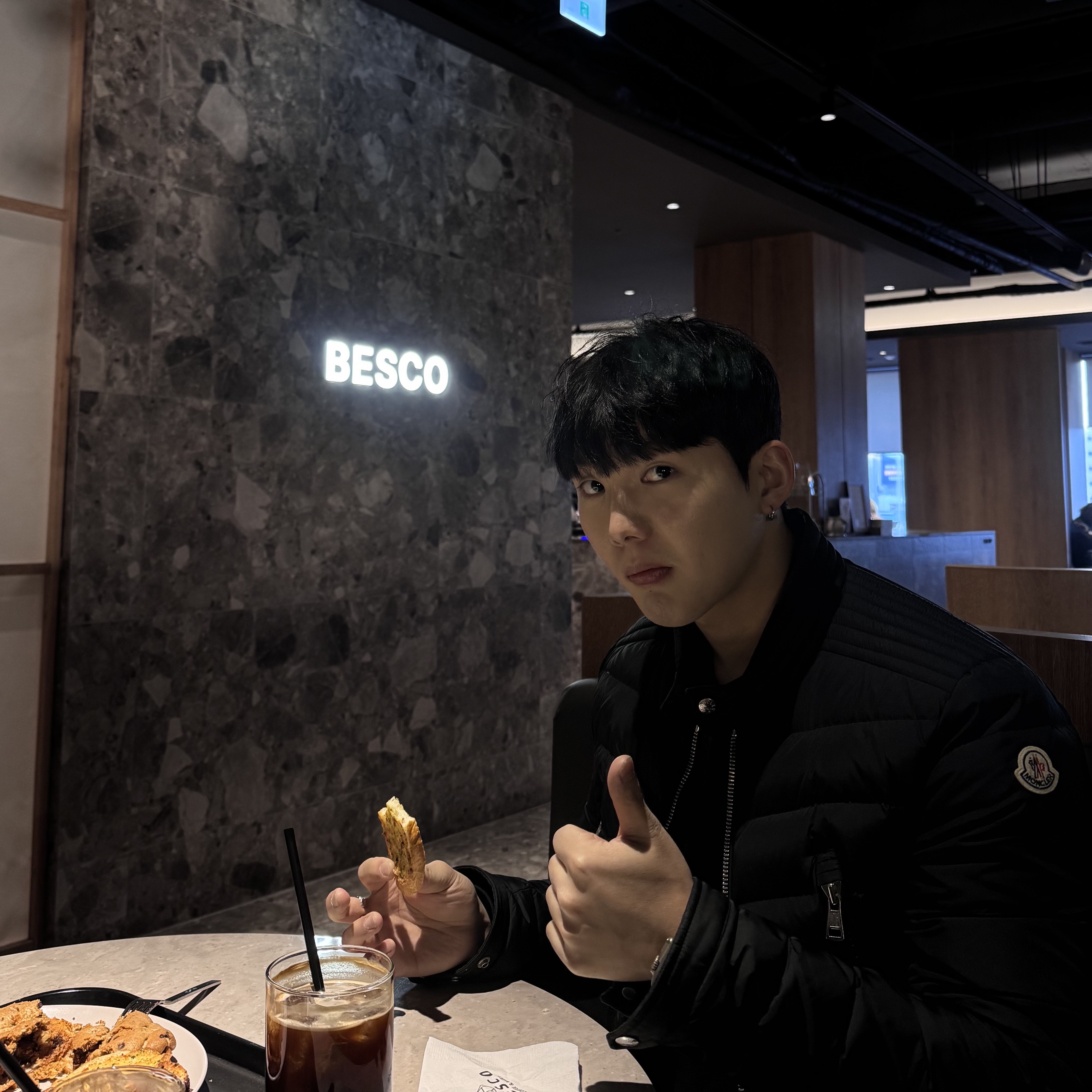 Moncler Amiot Short Down Jacket Black - 24FW 착용 스타일