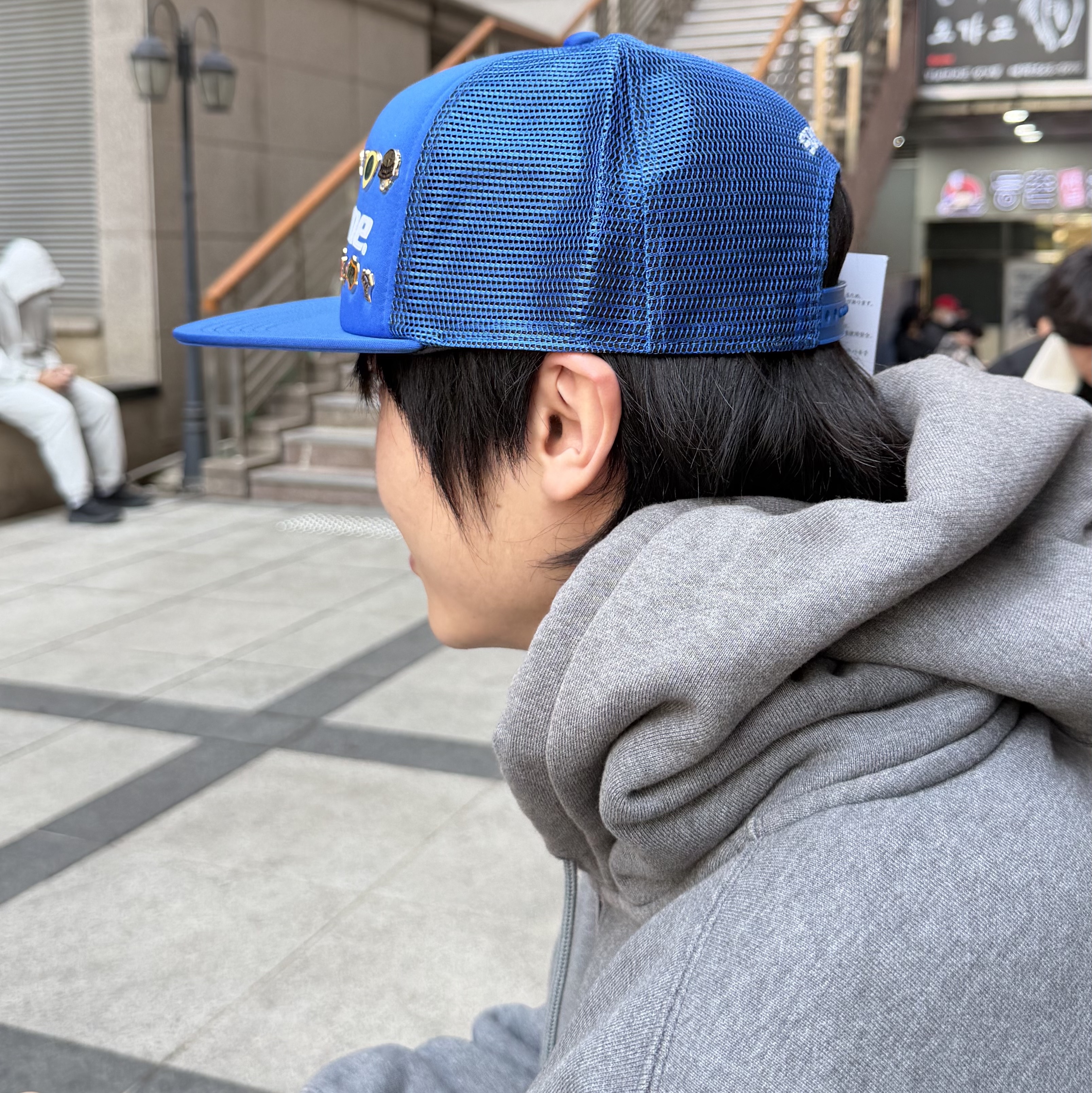Supreme Pins Mesh Back 5-Panel Royal - 26SS 착용 스타일 - 2