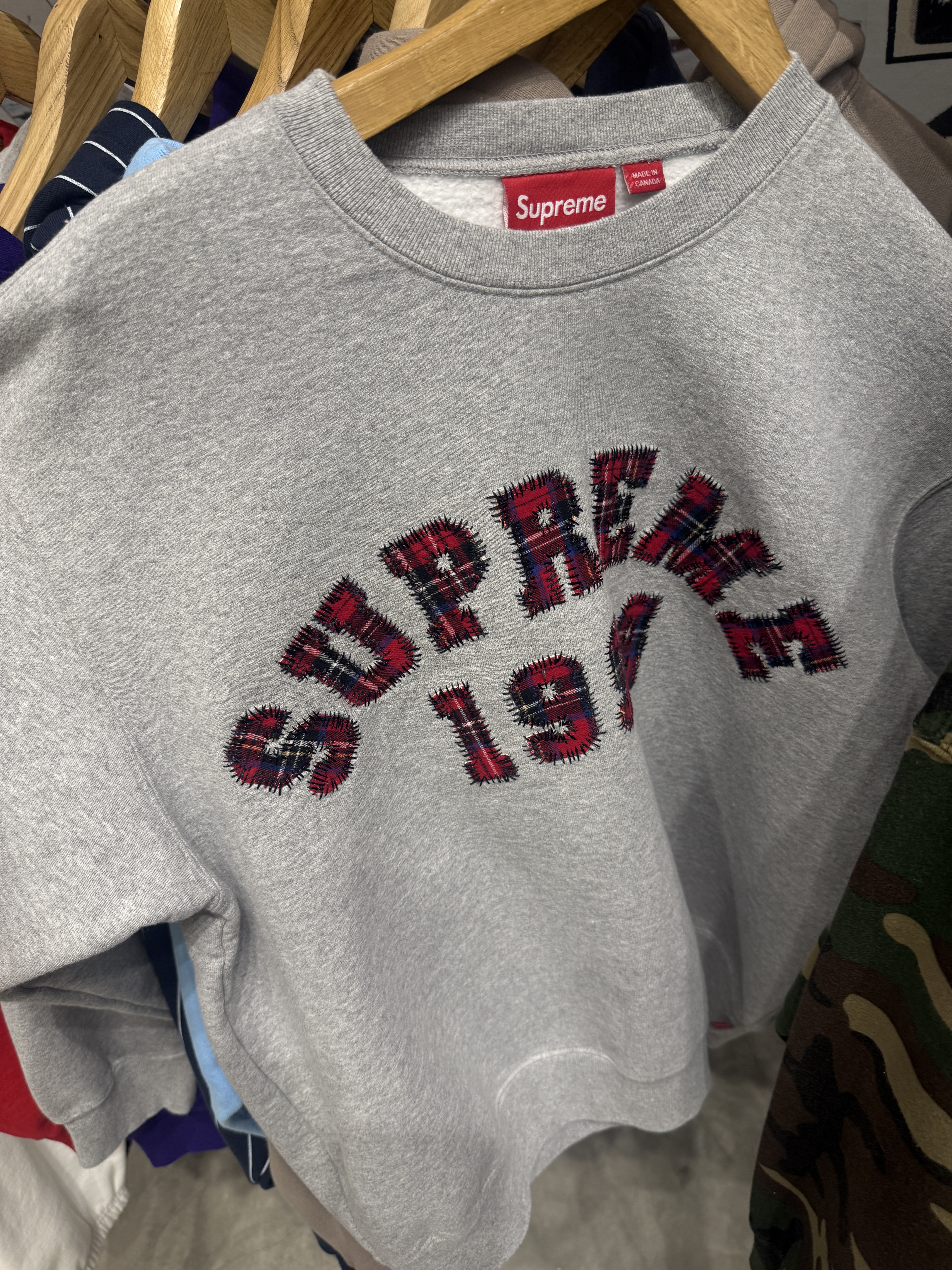 Supreme Plaid Arc Crewneck Heather Grey - 26SS 착용 스타일