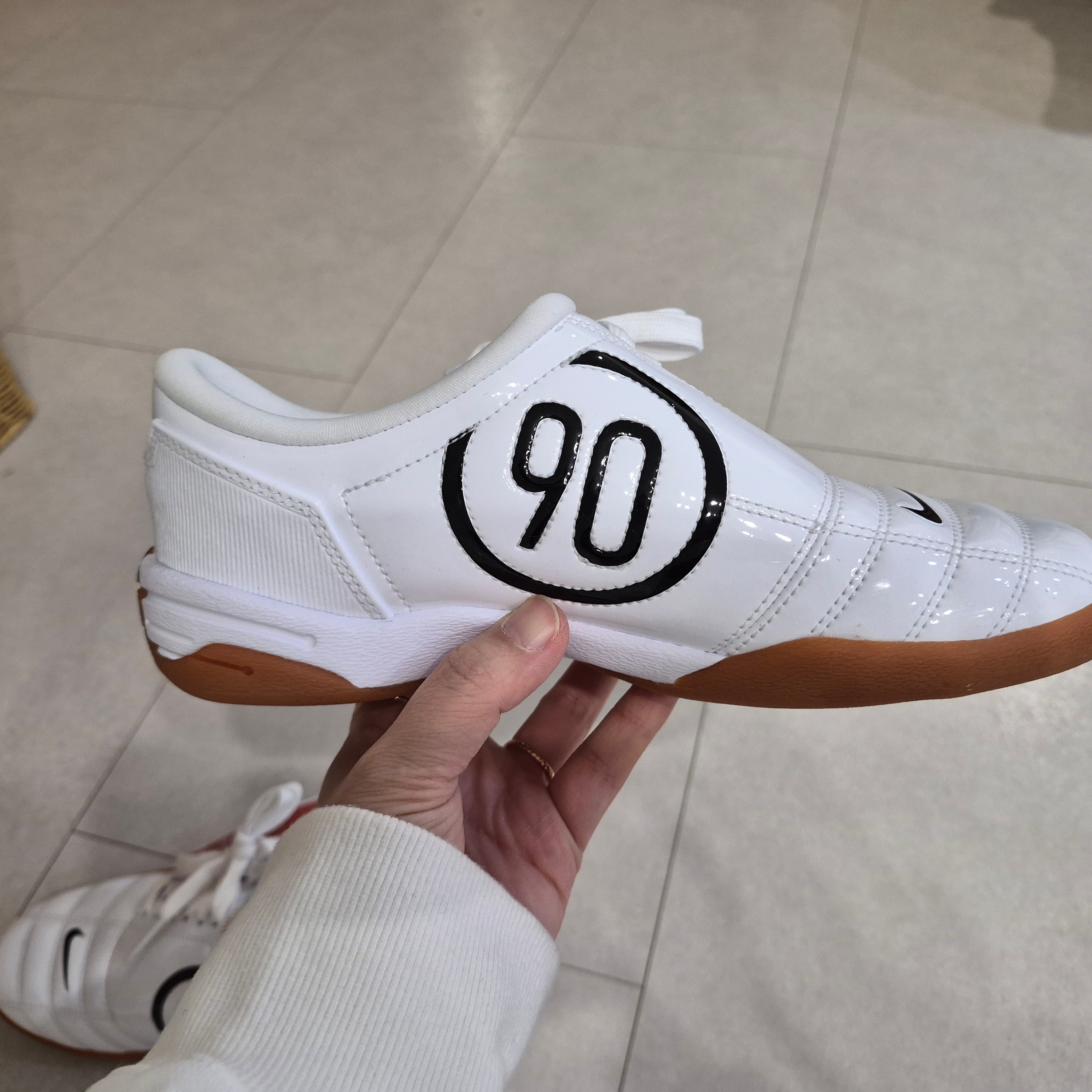 (W) Nike Total 90 White Metallic 착용 스타일 - 2