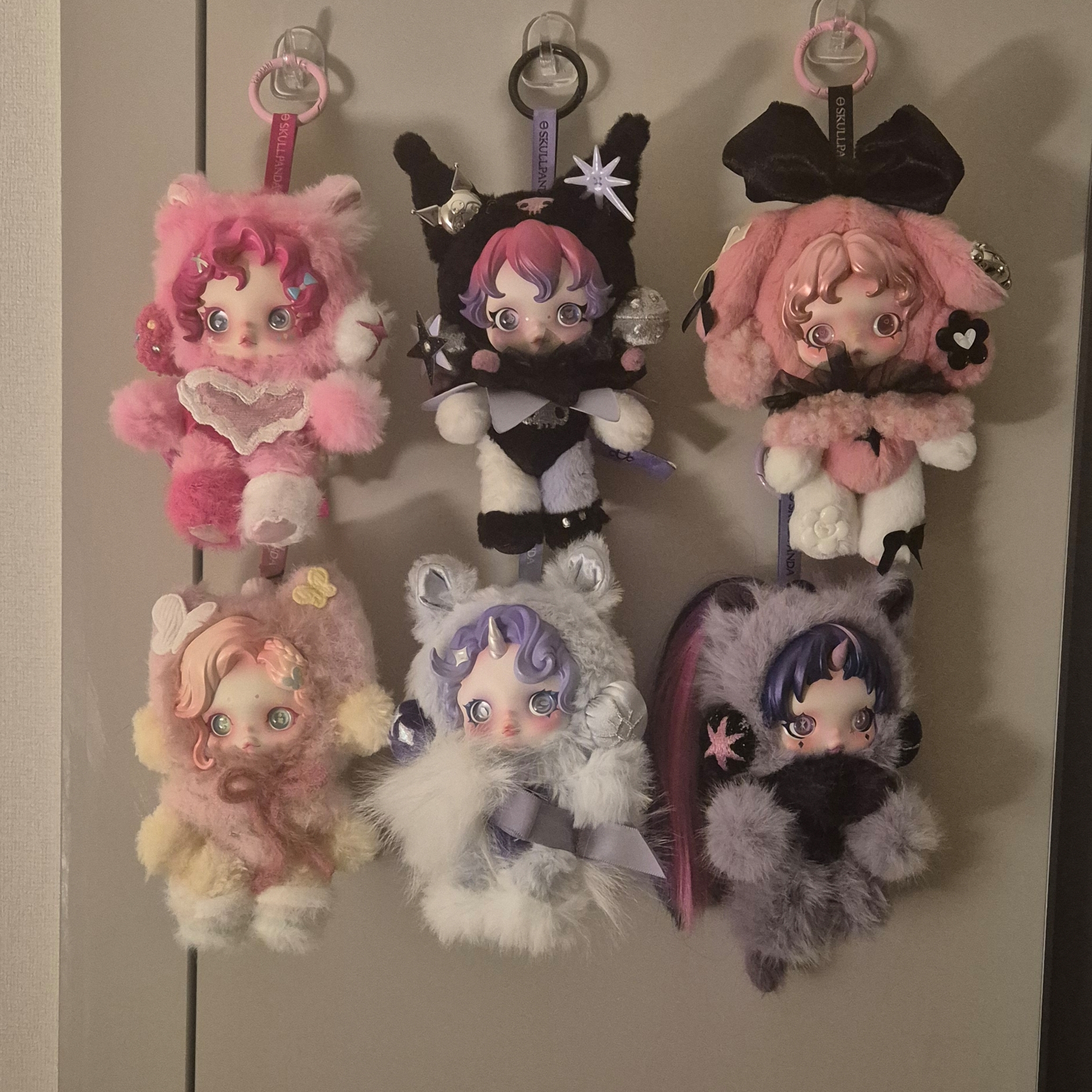Pop Mart Skullpanda x My Little Pony Series Plush Doll Pendant Fluttershy (Opened Case), Pop Mart Skullpanda x My Little Pony Series Plush Doll Pendant Twilight Sparkle (Opened Case) 착용 스타일