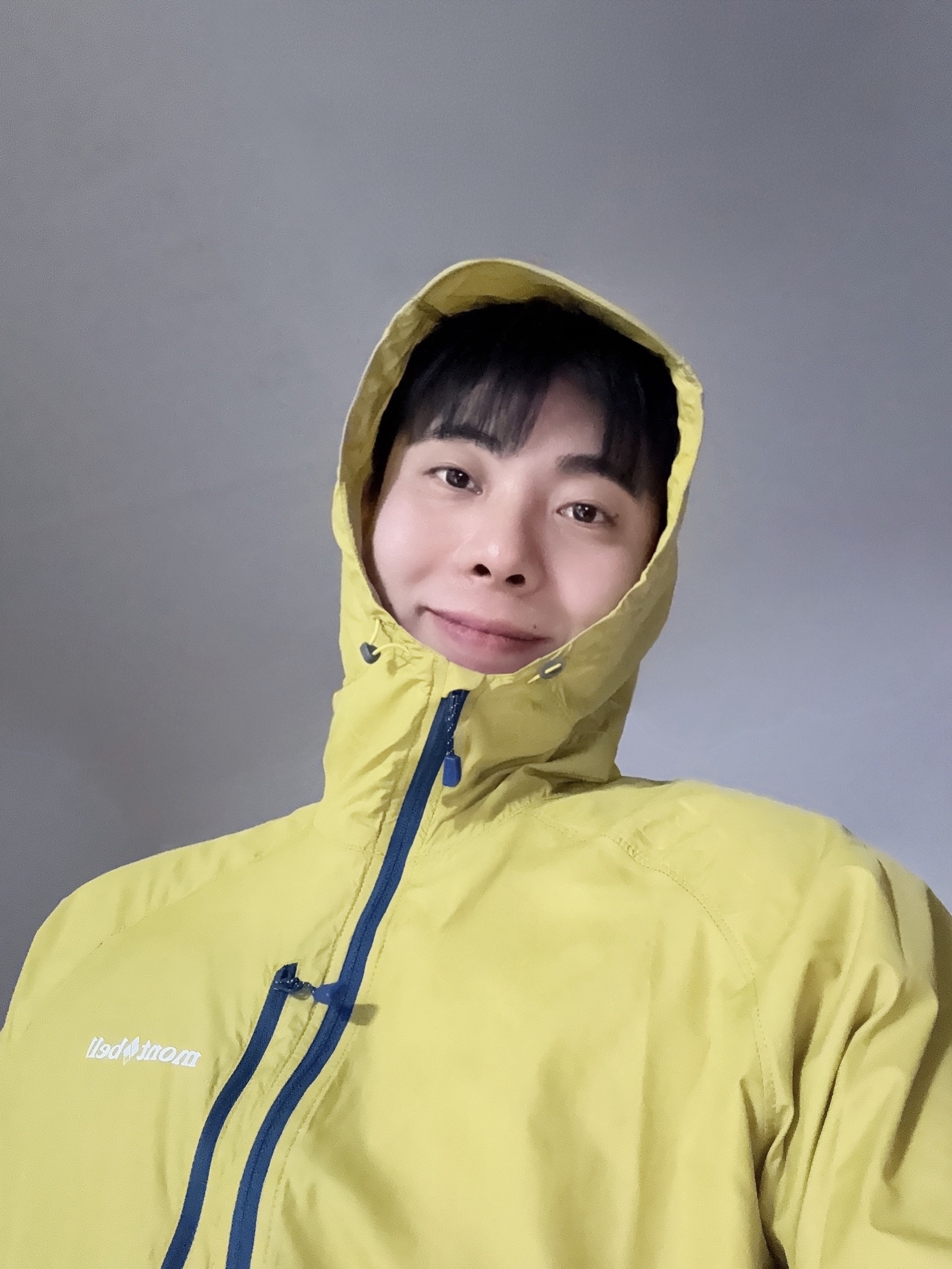 Montbell Wind Blast Hooded Jacket Yellow 착용 스타일