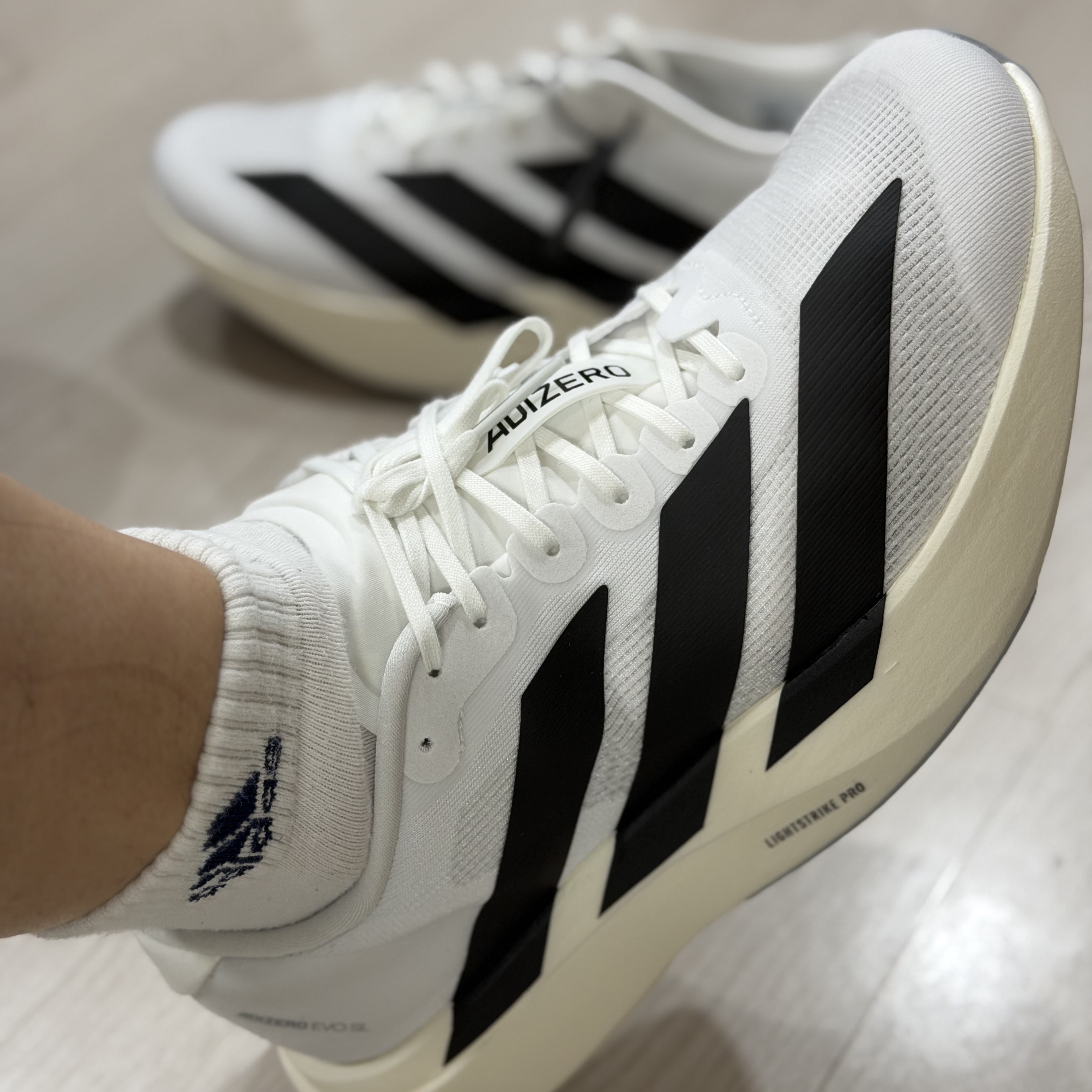 Adidas Adizero EVO SL Cloud White Core Black 착용 스타일 - 1