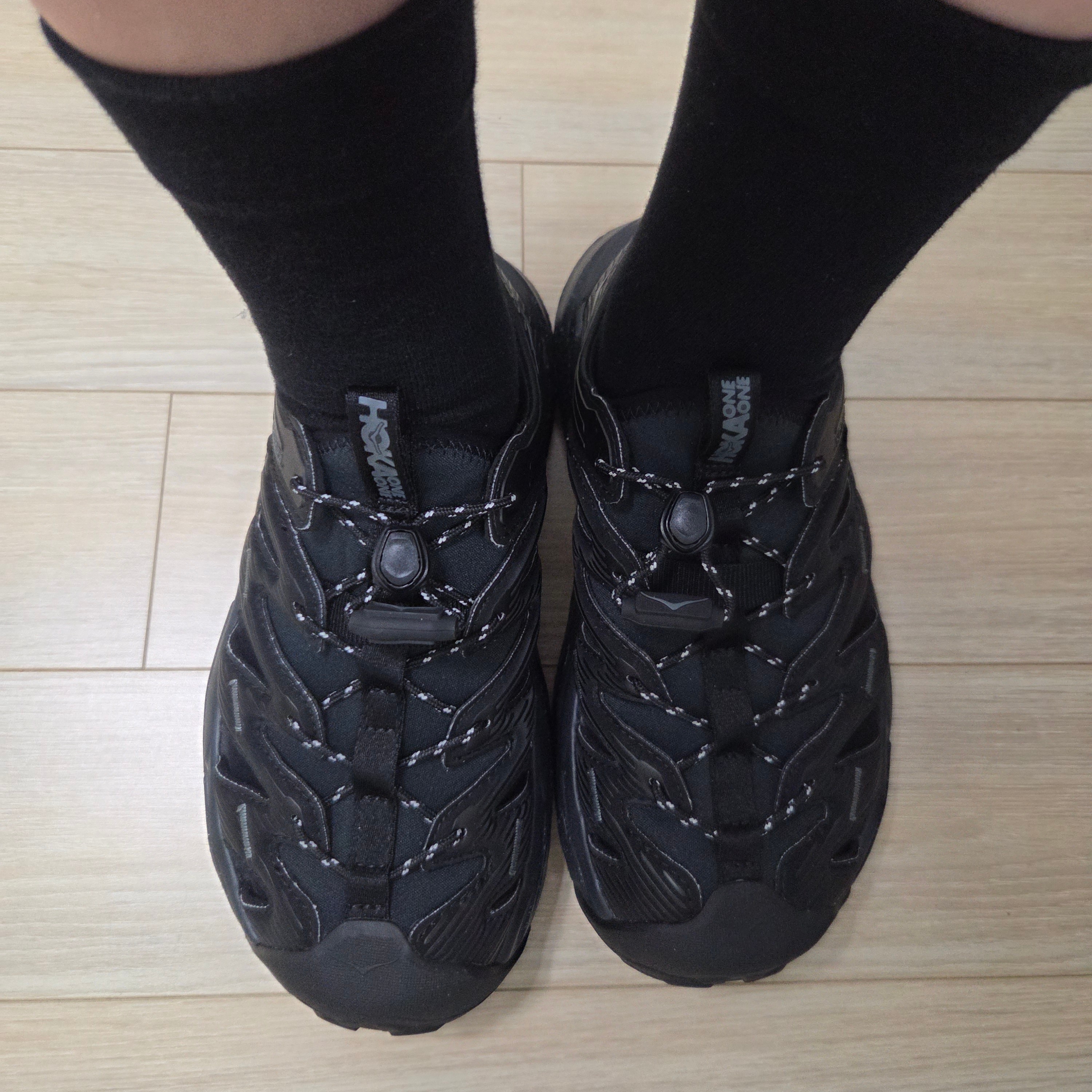 Hoka Hopara Black Castle Rock 착용 스타일 - 1