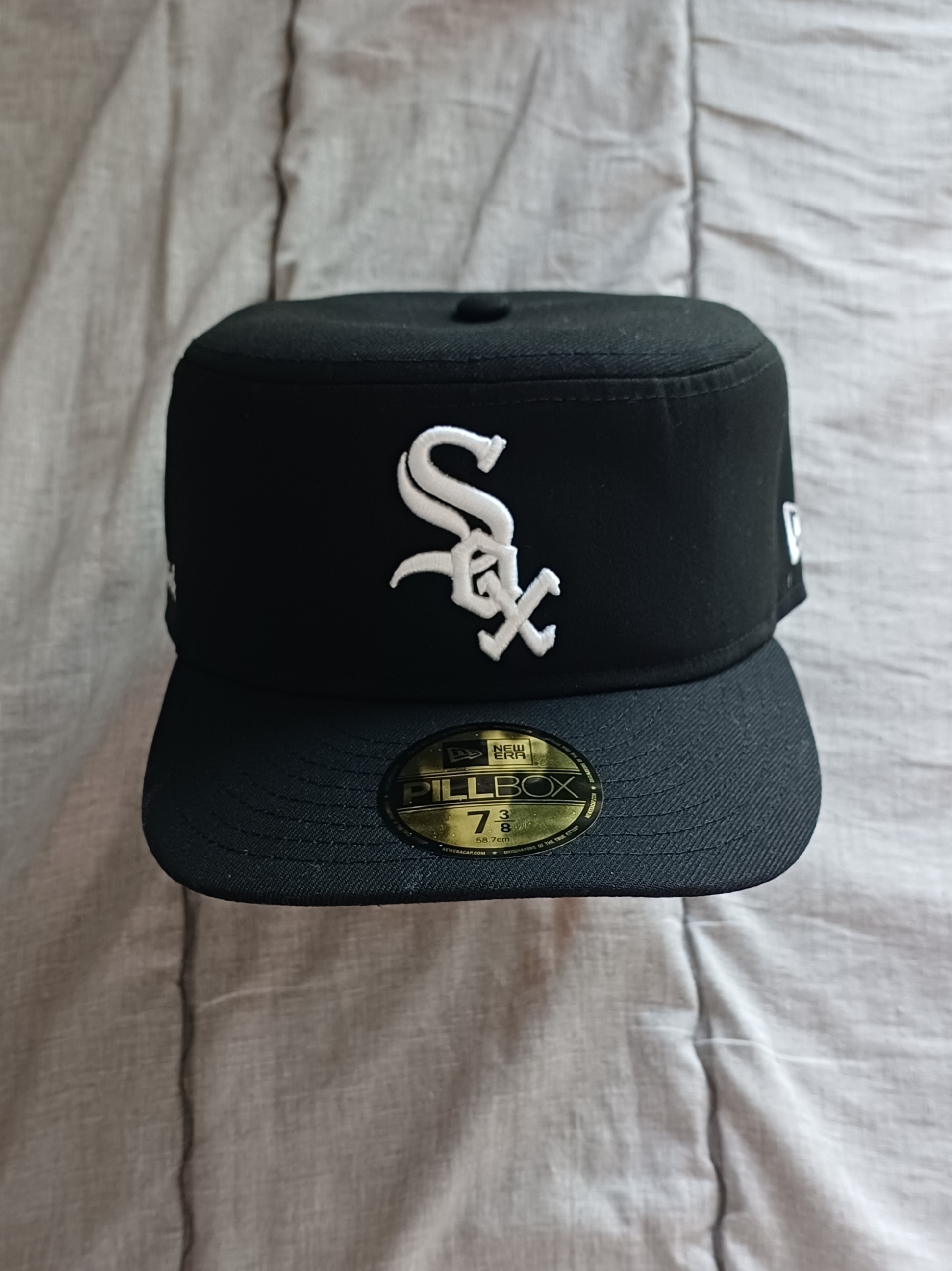 New Era MLB Chicago White Sox Free Curved Pillbox Fitted Cap Black 착용 스타일
