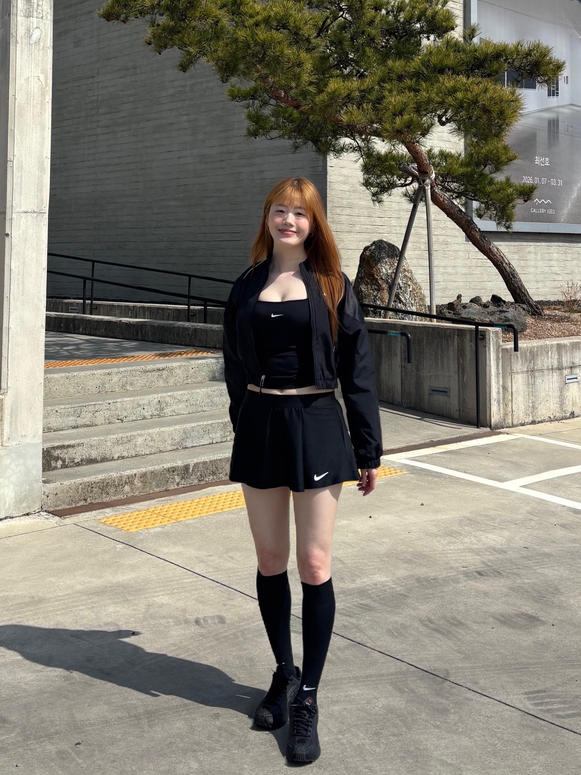 (W) Nike Shrunken Tracksuit Jacket Black, (Kids) Nike Court Dri-Fit Victory Tennis Skirt Black - US/EU 착용 스타일 - 4