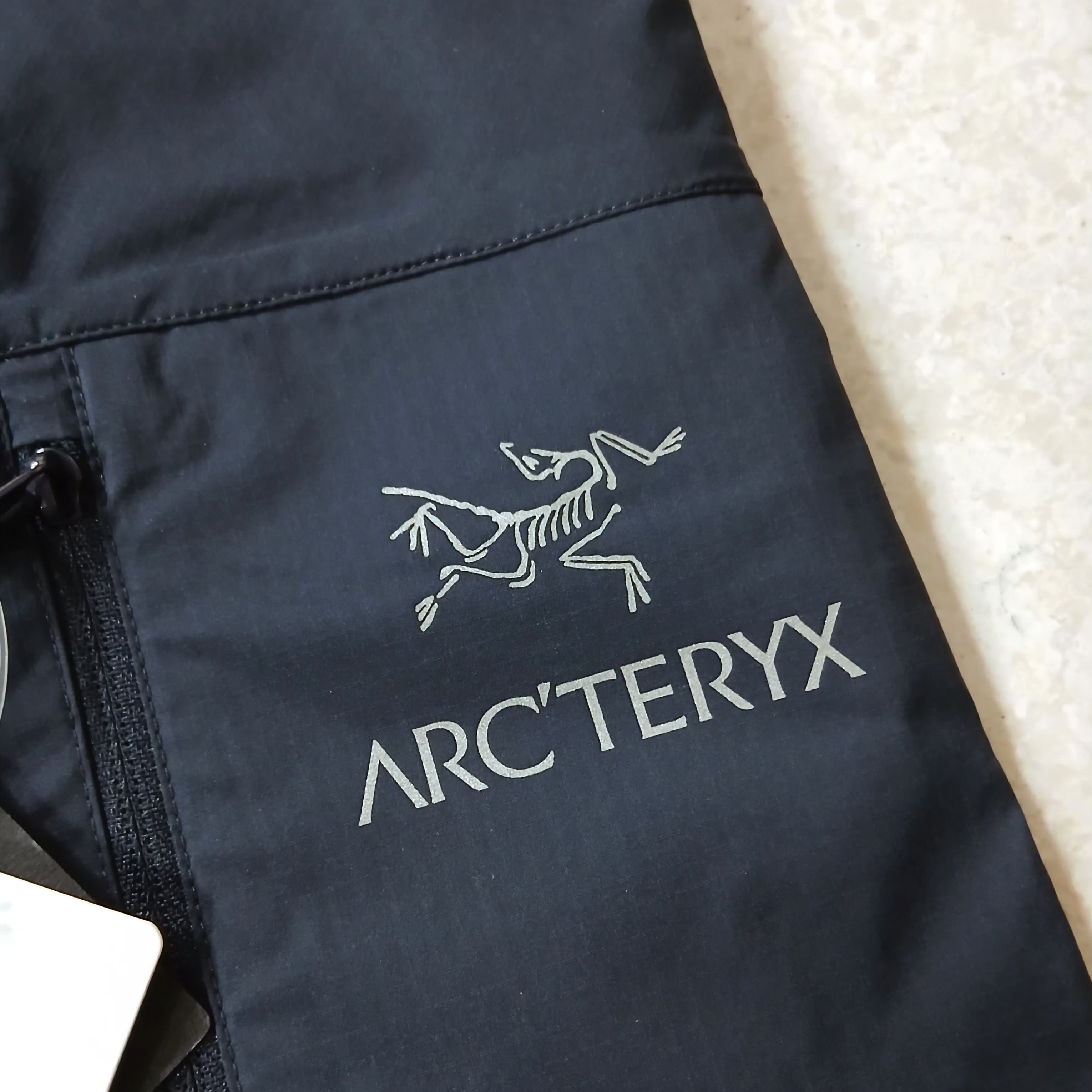 Arc'teryx Squamish Hoody Black Sapphire 착용 스타일 - 2