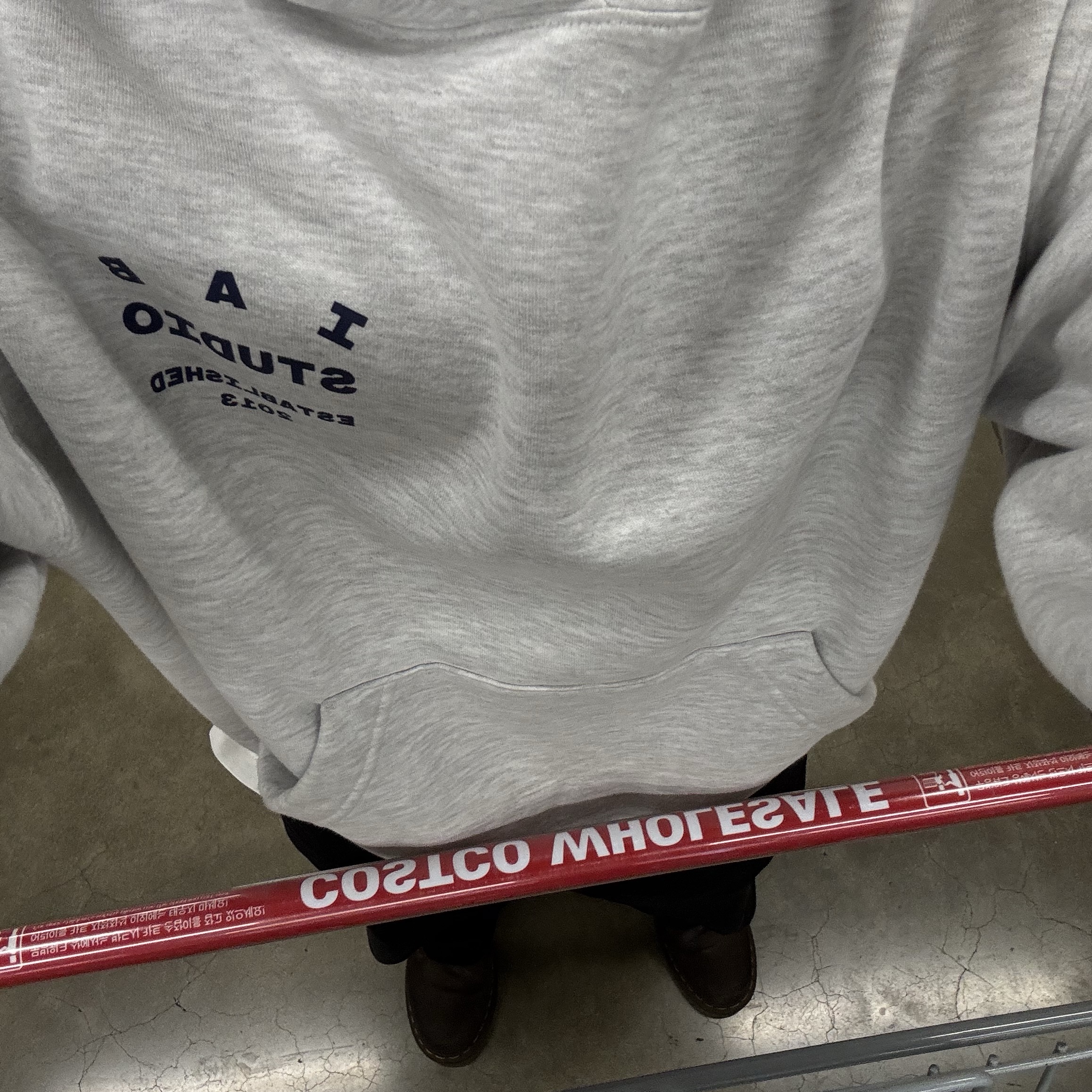 IAB Studio 25 Hoodie Light Gray Navy 착용 스타일