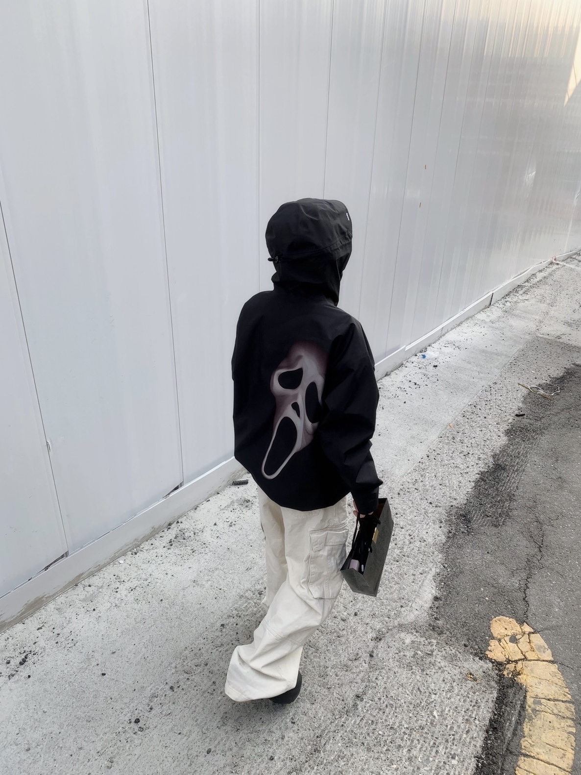 Supreme Gore-Tex Ghostface Shell Jacket Black - 26SS, Supreme Gore-Tex Ghostface Shell Jacket Red - 26SS 착용 스타일 - 1