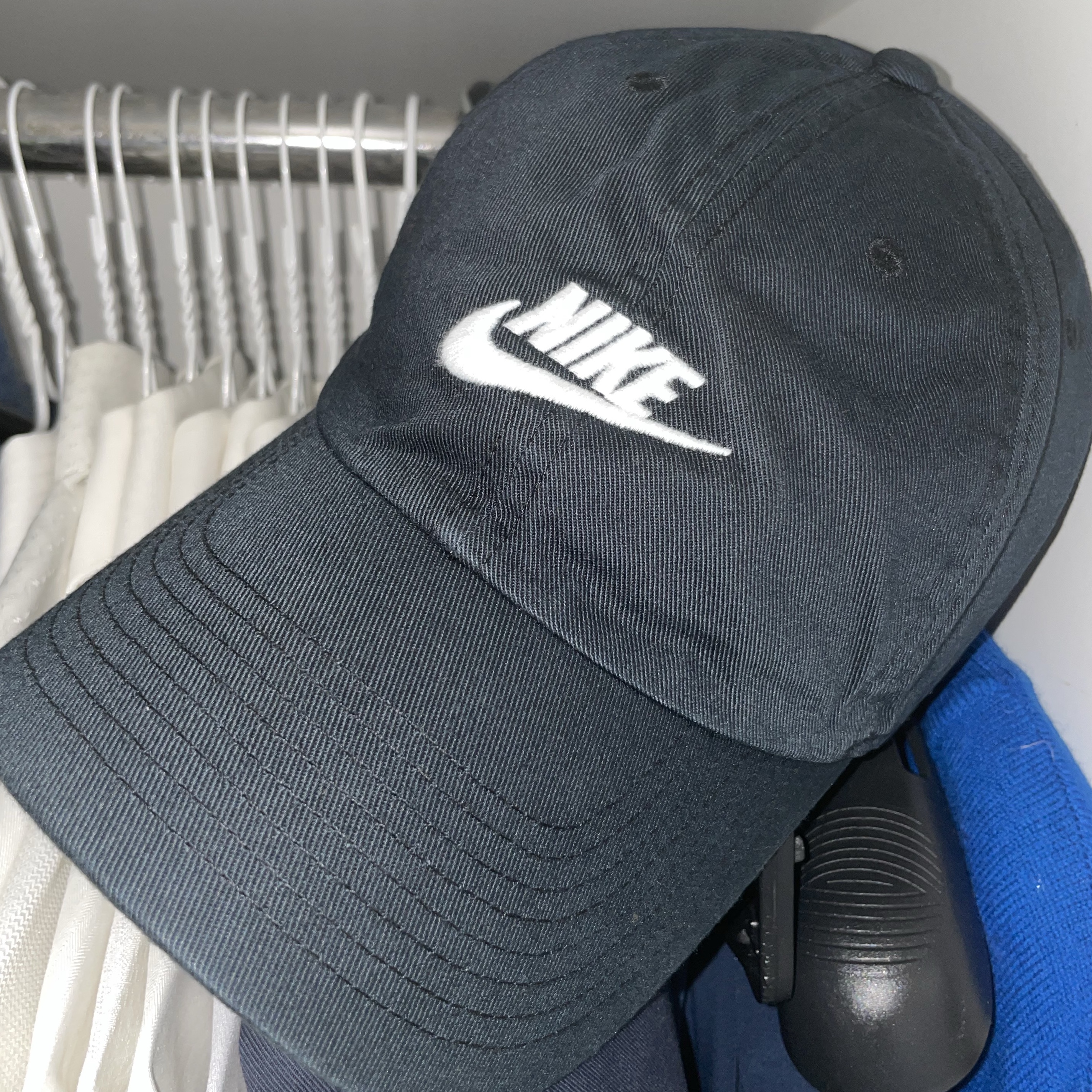 Nike Club Unstructured Futura Washed Cap Black 착용 스타일