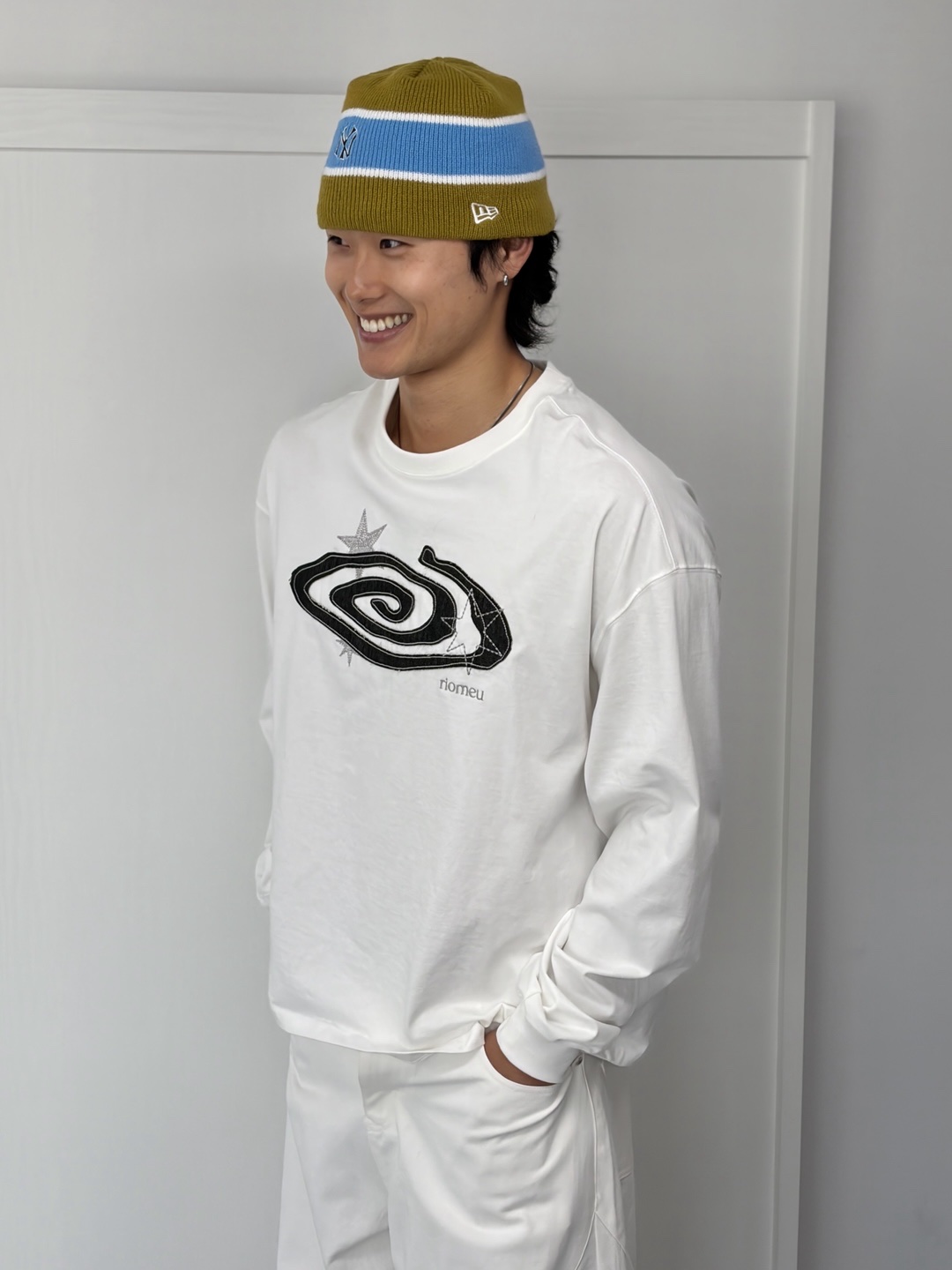 Riomeu Denim Appliqué Long Sleeve T-shirt White 착용 스타일 - 2