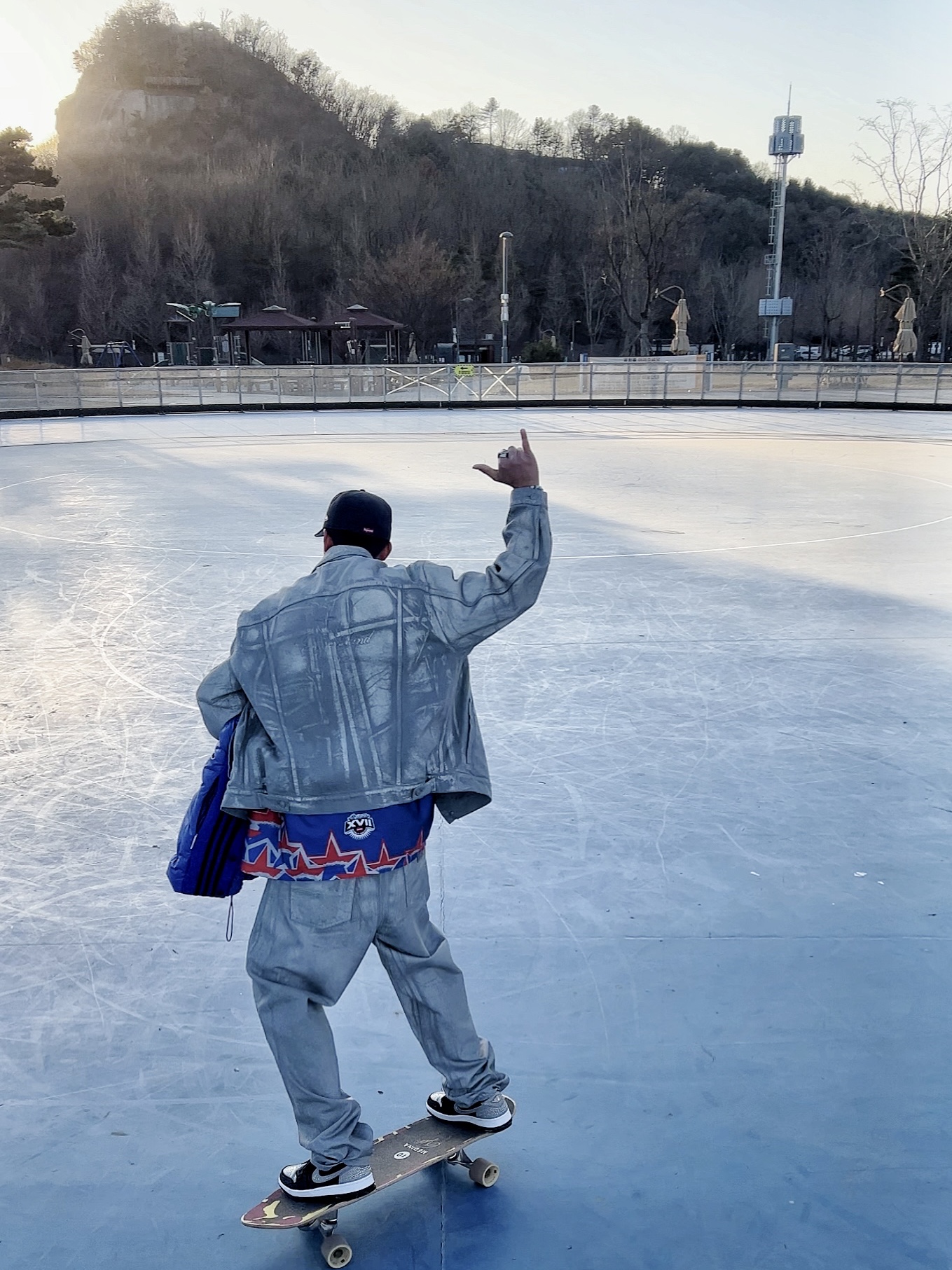 Supreme Swarovski S Logo New Era Navy - 25FW, Moncler x Adidas Chambery Short Down Jacket Blue - 23FW 착용 스타일
