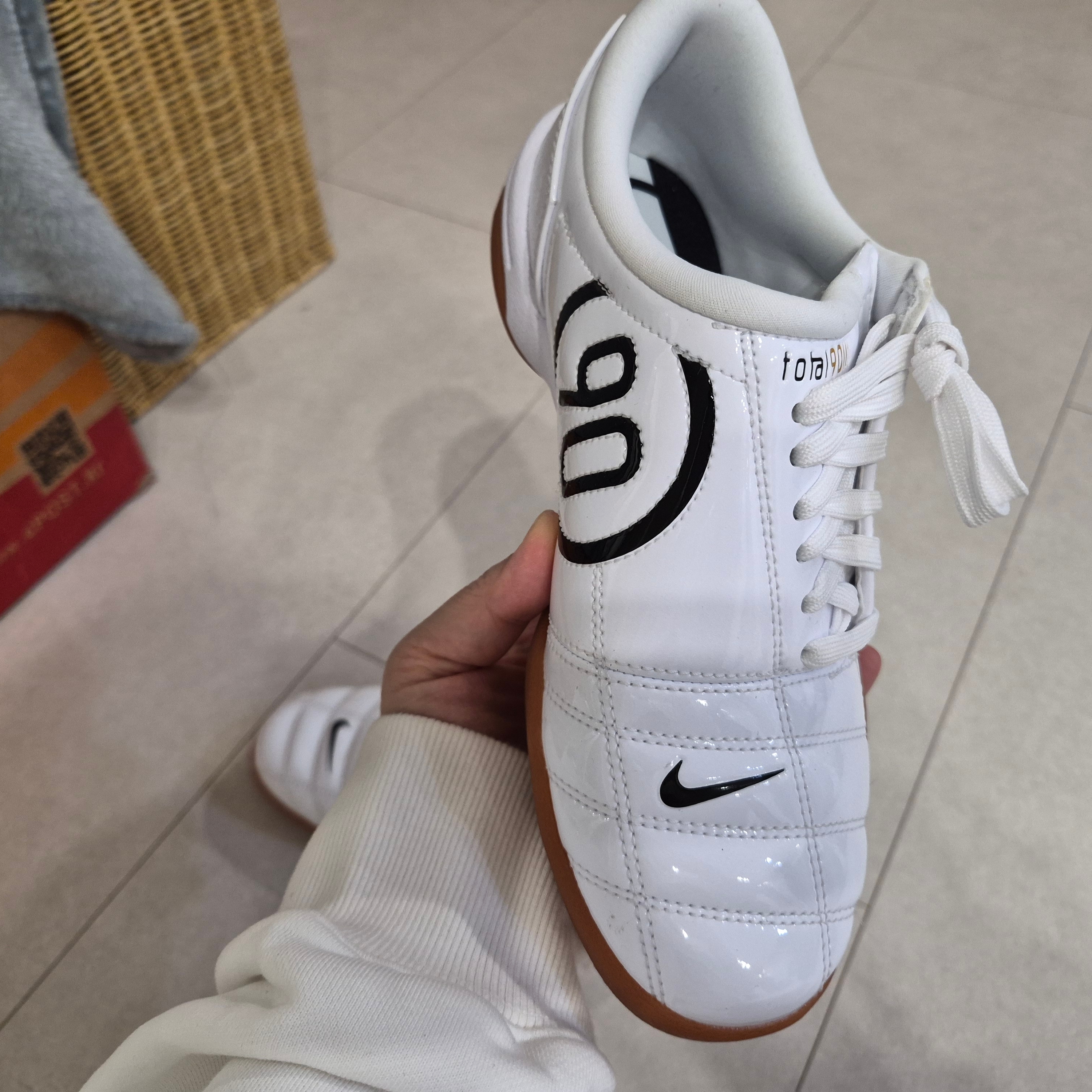 (W) Nike Total 90 White Metallic 착용 스타일 - 3