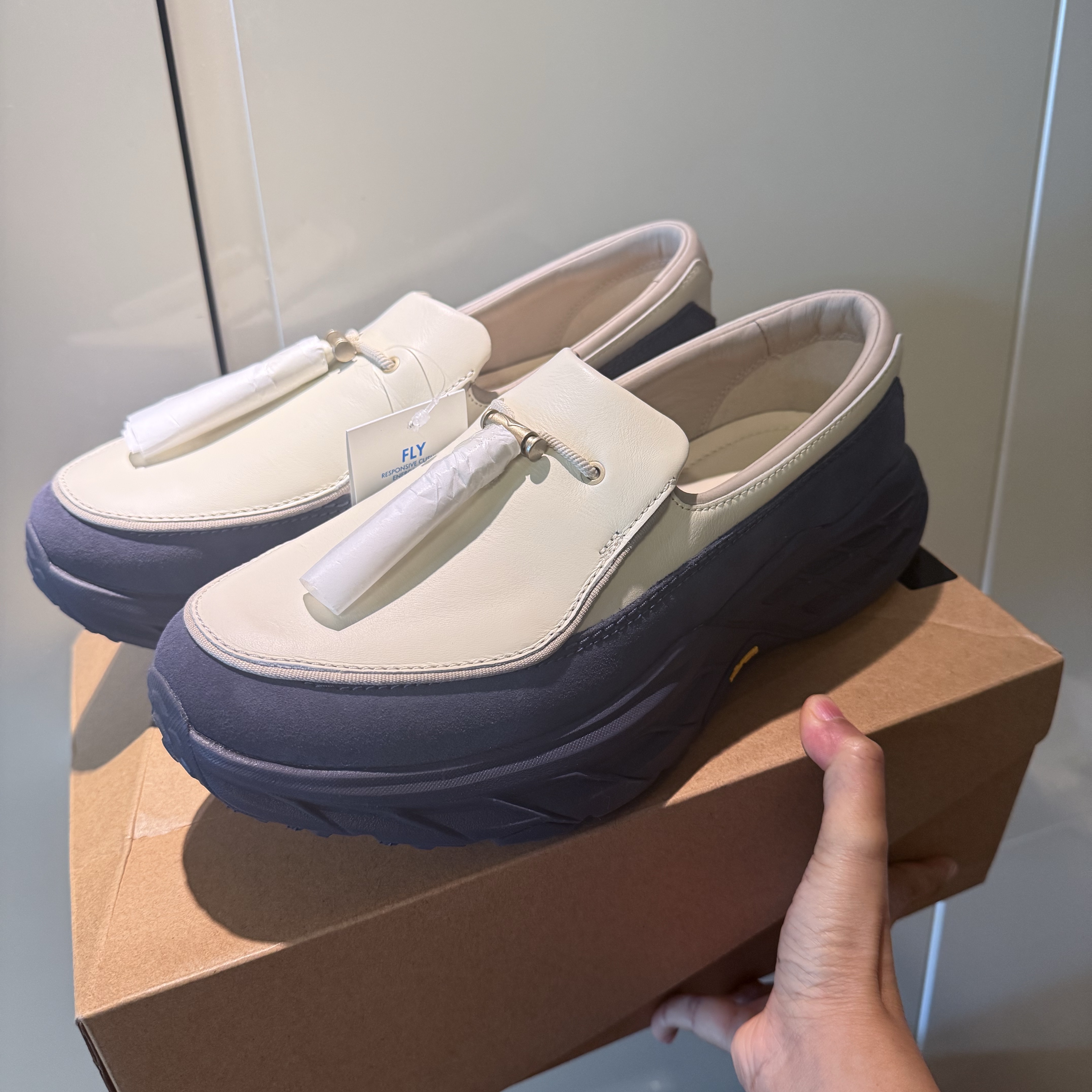 Hoka Speed Loafer Birch Charcoal Grey 착용 스타일