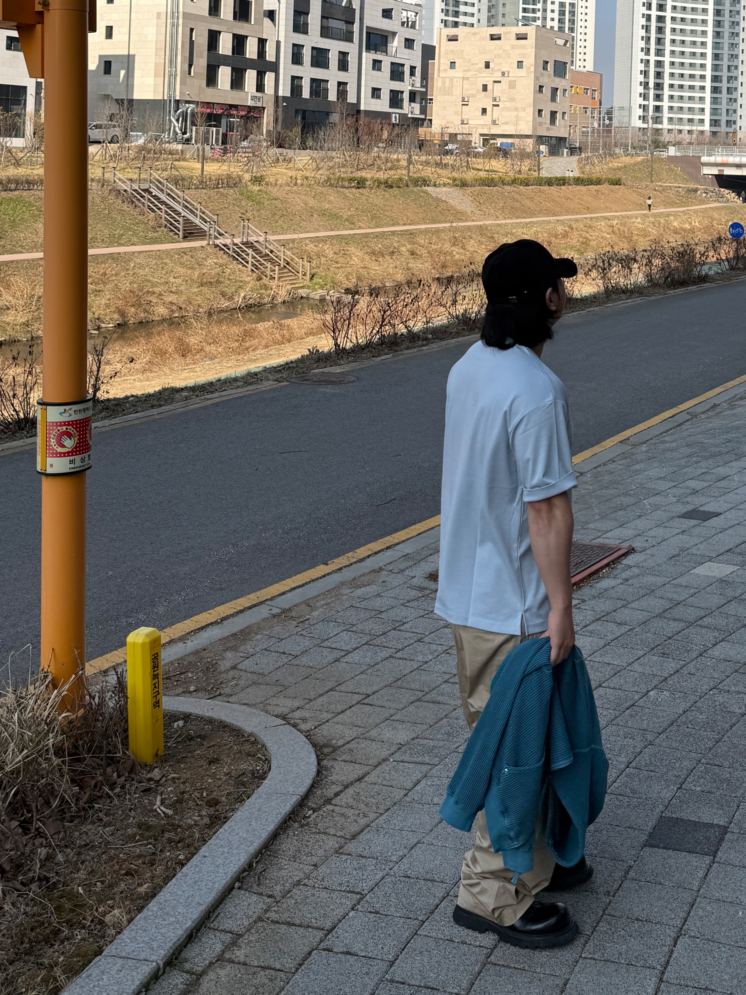 INSANE GARAGE Washed Waffle Hoodie_Teal 착용 스타일 - 4