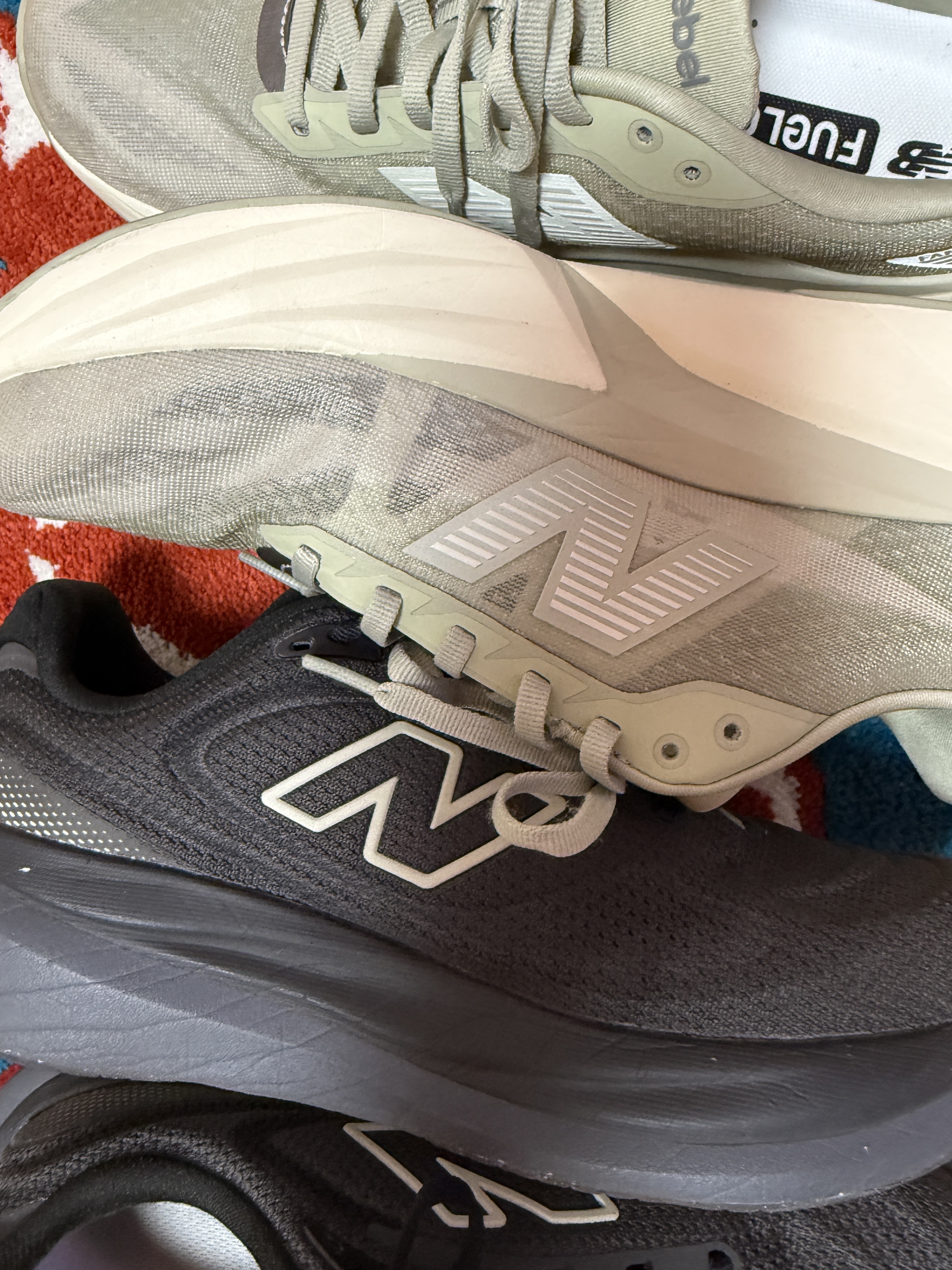New Balance 1080v15 Faded Black Olivine - 2E Wide, New Balance FuelCell Rebel v5 Olivine Shipyard - 2E Wide 착용 스타일 - 5
