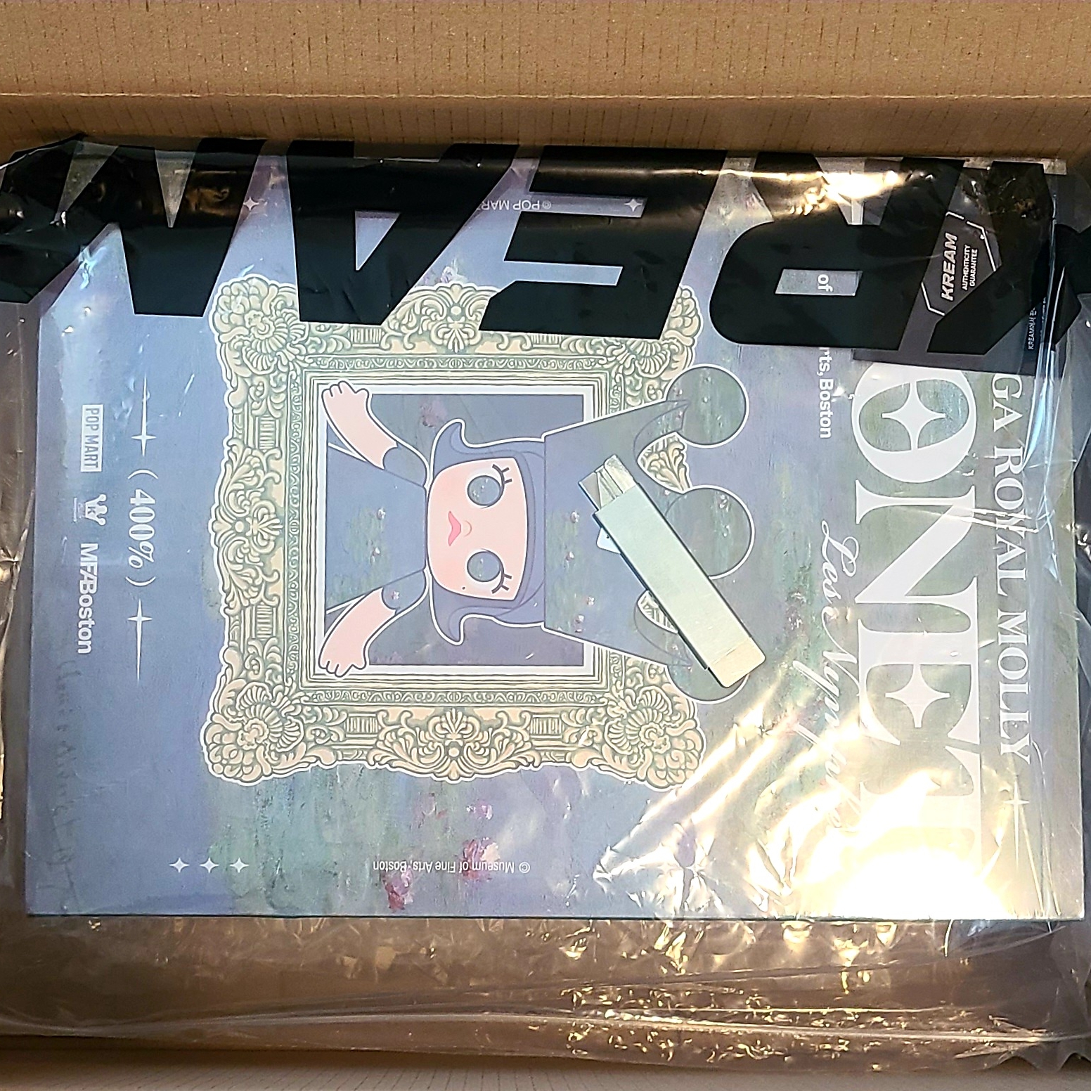 Pop Mart Mega Royal Molly Monet-Les Nympheas 400%, Millo Archive Campaign Logo Box Cutter Silver 착용 스타일