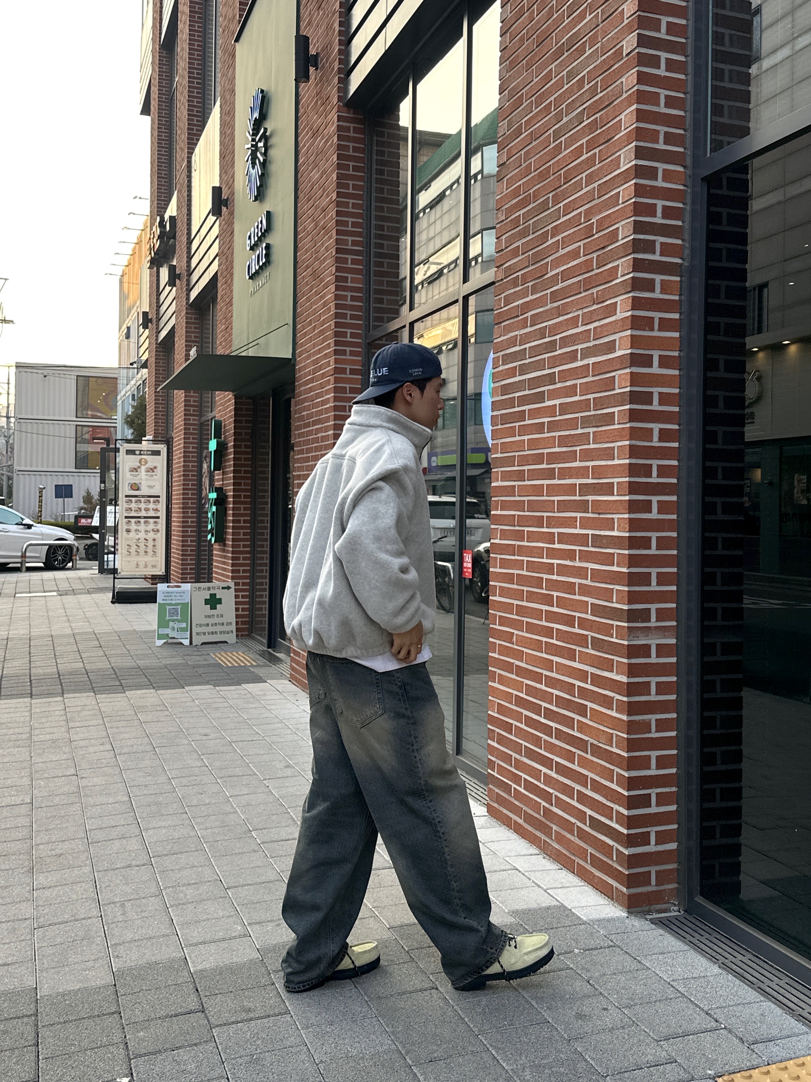 Nonnod Half Zip Fleece Cloud White, Undermycar Mu.26 Anti Fxxking Logo Play Brush Washed Wide Jeans Oil Blue 착용 스타일 - 1