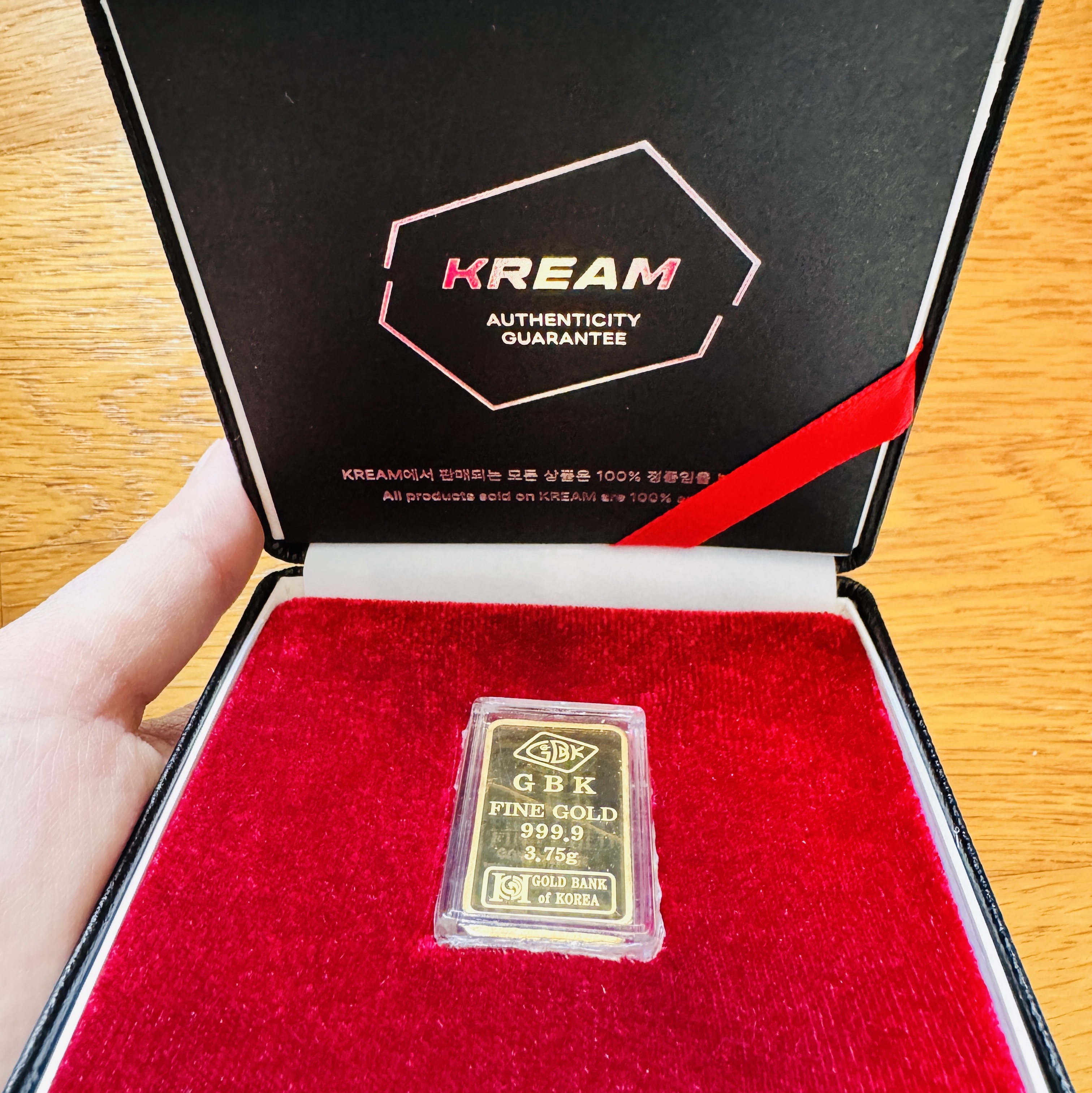 Gold The Three Major Hallmarks Gold Bar 3.75g (Random Design) 착용 스타일