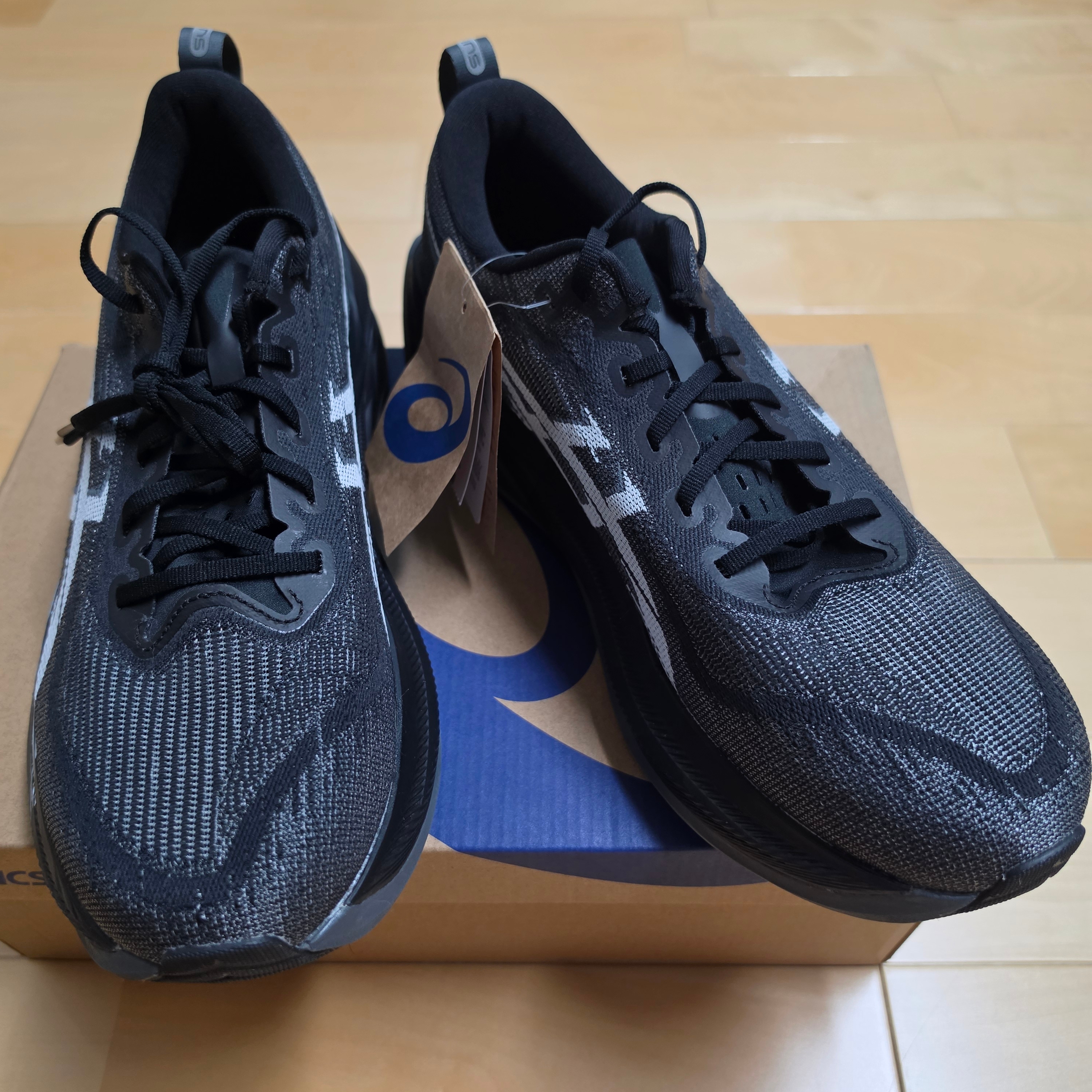 Asics Superblast 2 Black White 착용 스타일 - 3