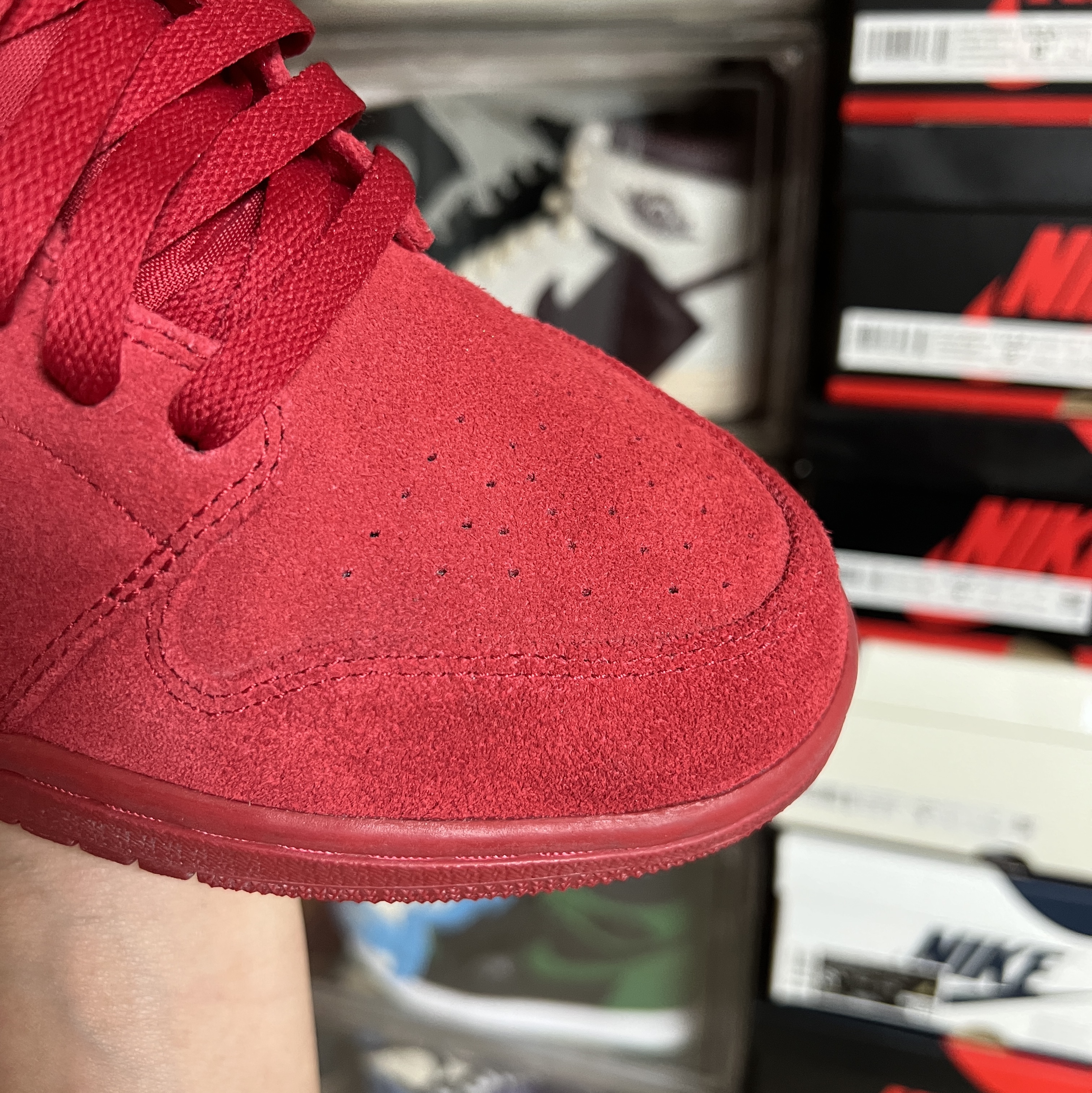 Jordan 1 Retro High Red Suede 착용 스타일 - 3