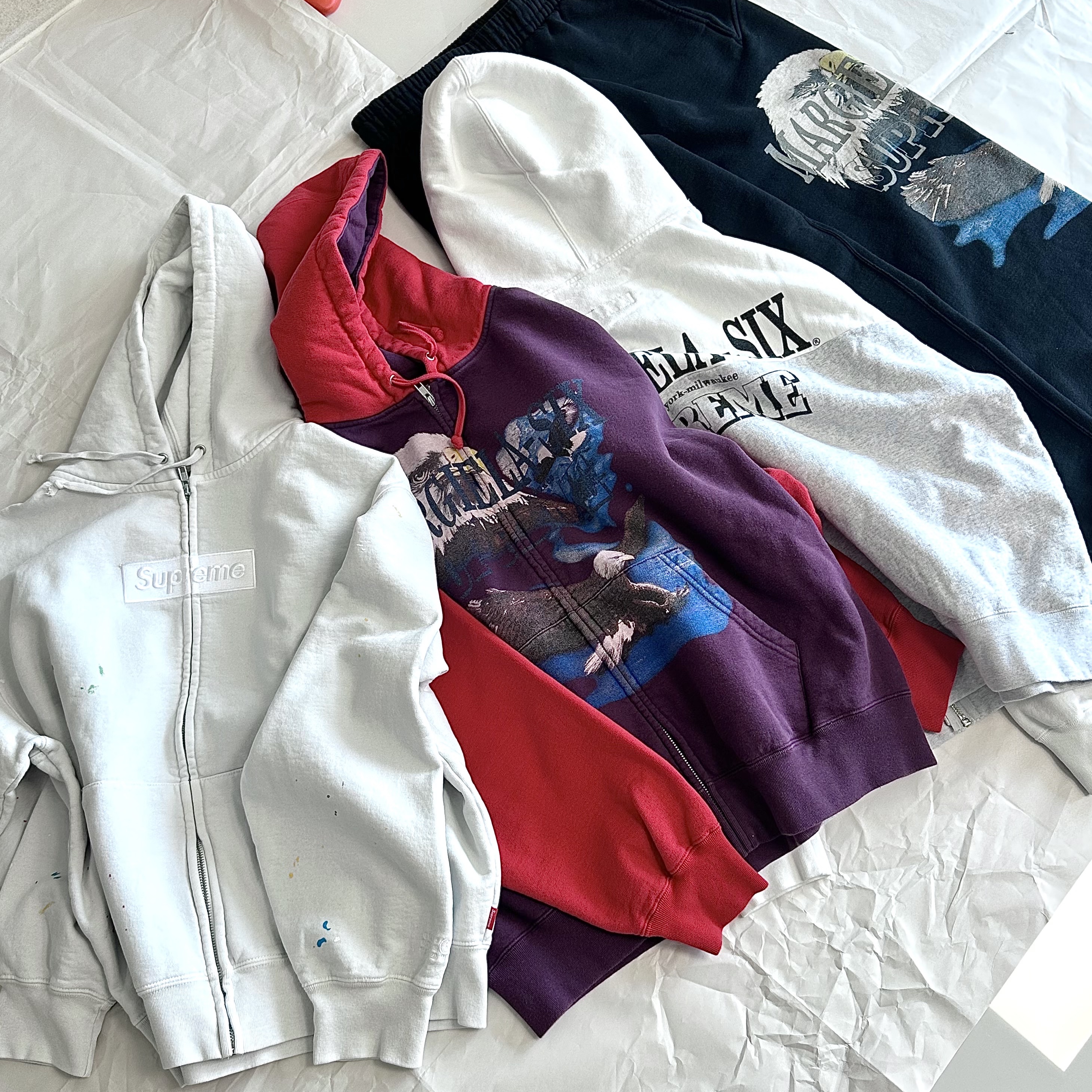 Supreme x MM6 Maison Margiela Box Logo Zip Up Hooded Sweatshirt White - 26SS, Supreme x MM6 Maison Margiela Eagle Zip Up Hooded Sweatshirt Ash Grey - 26SS ์ฐฉ์ฉ ์คํ์ผ - 1