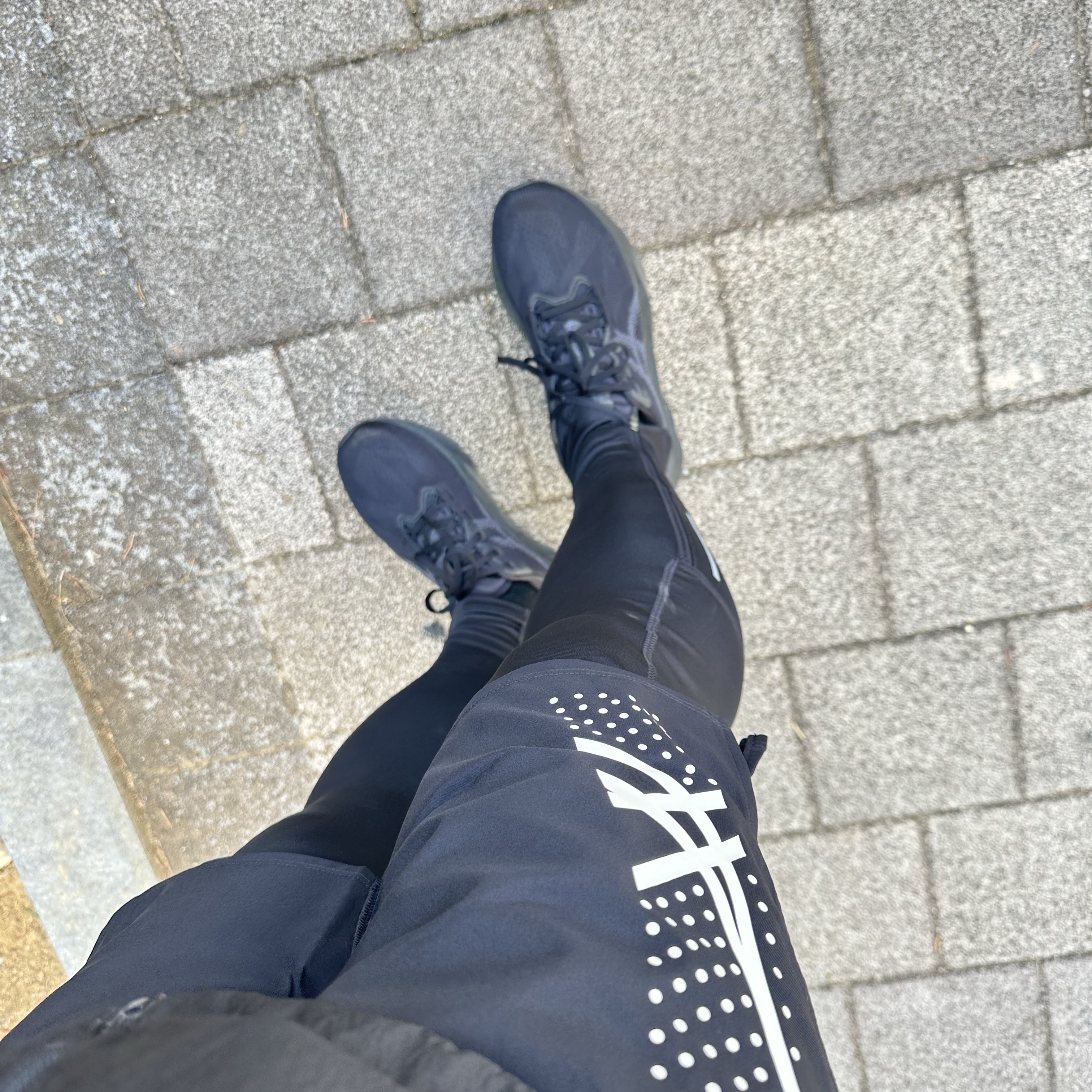Asics Novablast 5 Black Carrier Grey, Asics Icon Running 7 Inch Shorts Performance Black 착용 스타일