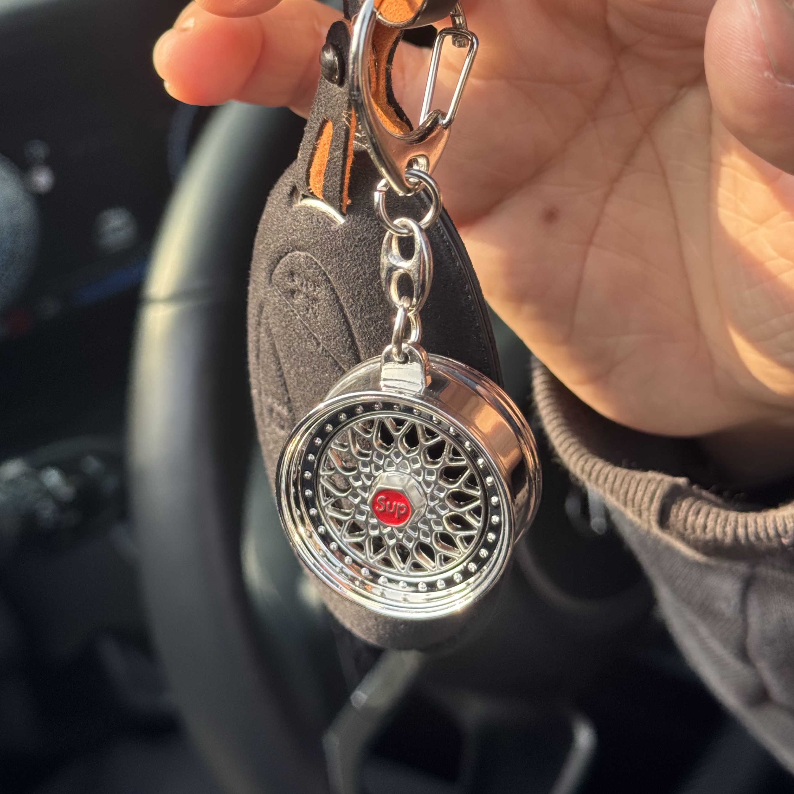 Supreme x BBS RS Rim Keychain Chrome - 25FW 착용 스타일