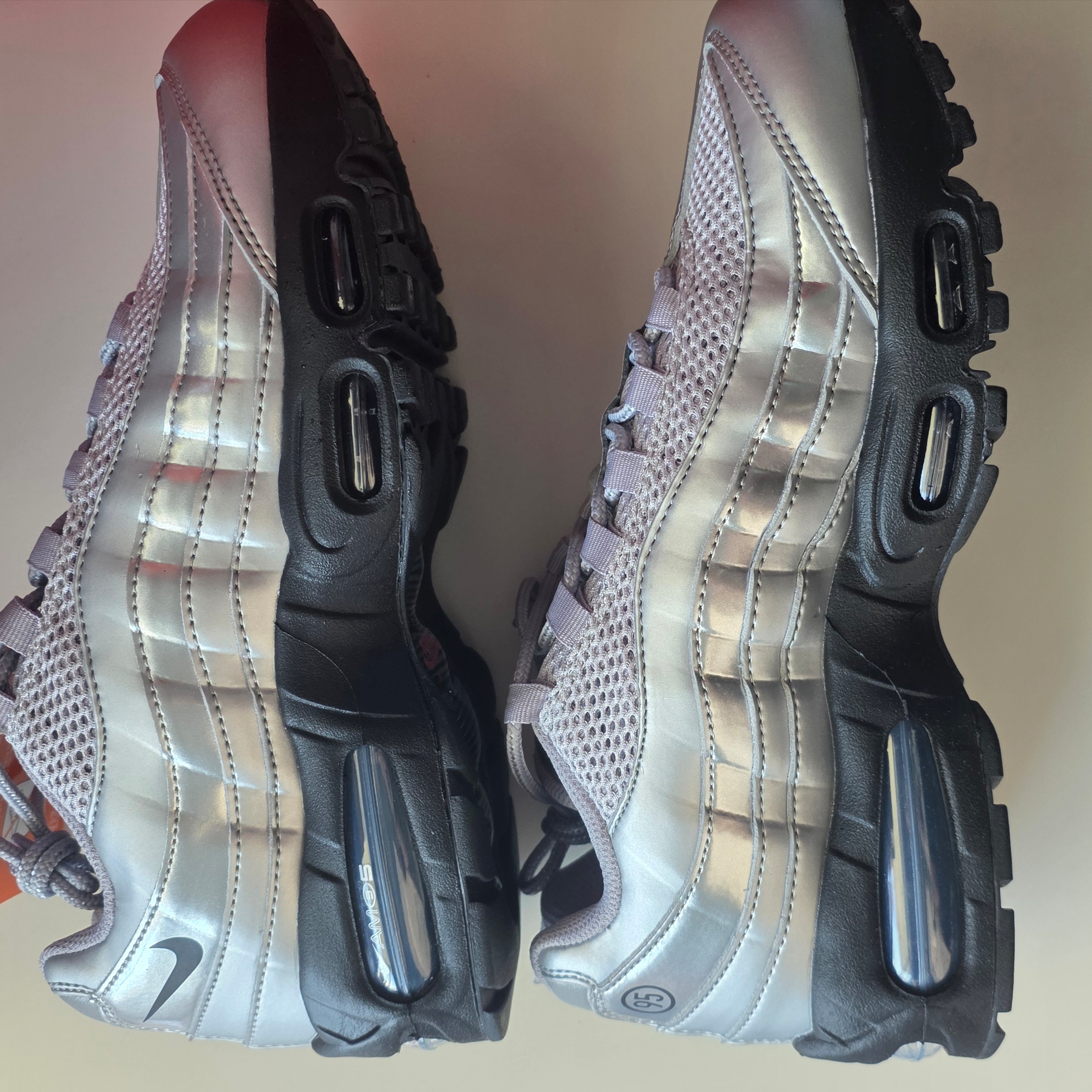 Nike Air Max 95 Big Bubble Total 90 Metallic Silver Black 착용 스타일 - 1