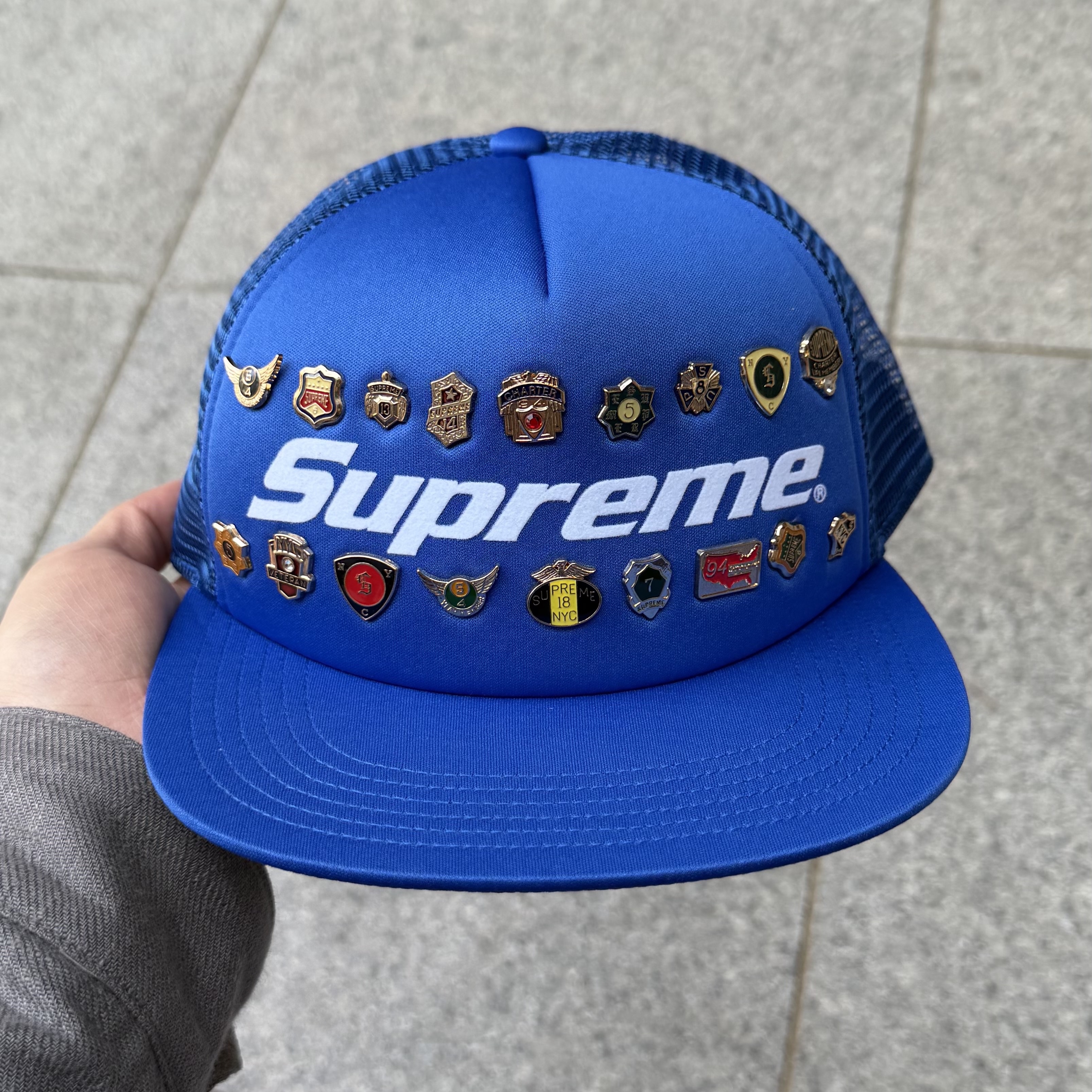 Supreme Pins Mesh Back 5-Panel Royal - 26SS 착용 스타일 - 1
