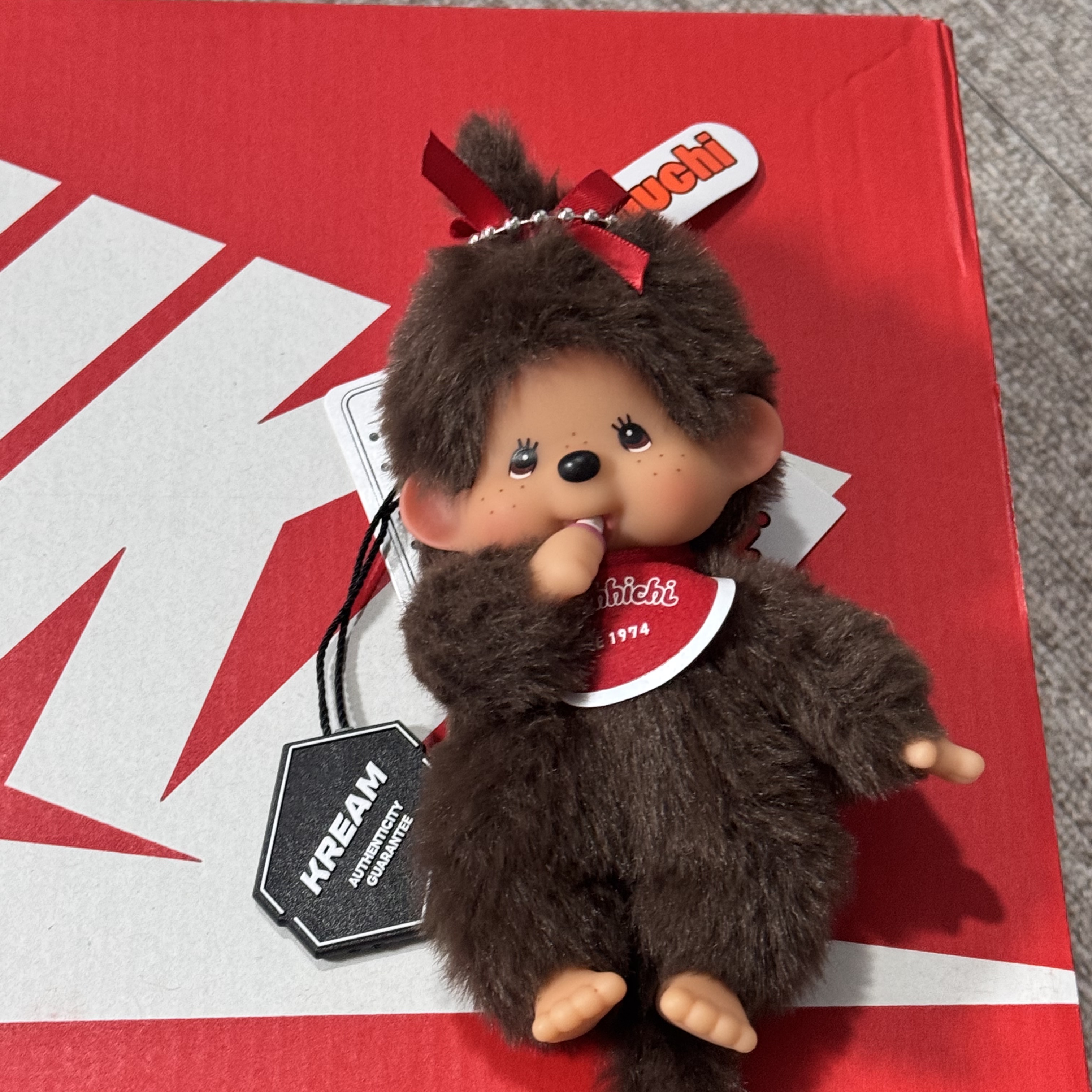 Monchhichi SS Girl Key Chain Brown 착용 스타일