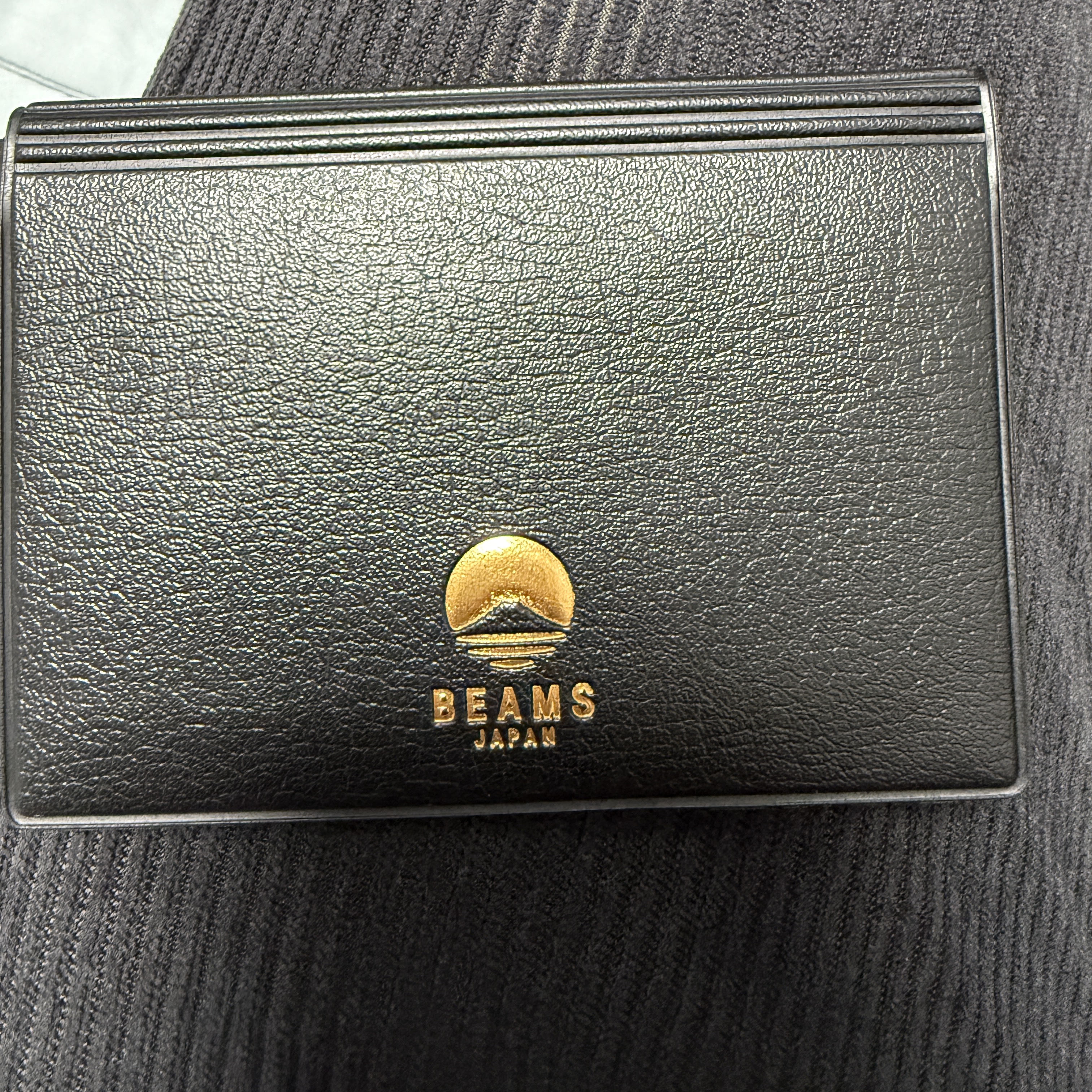 Beams x Hightide Special Order Pass & Card Case Black 착용 스타일