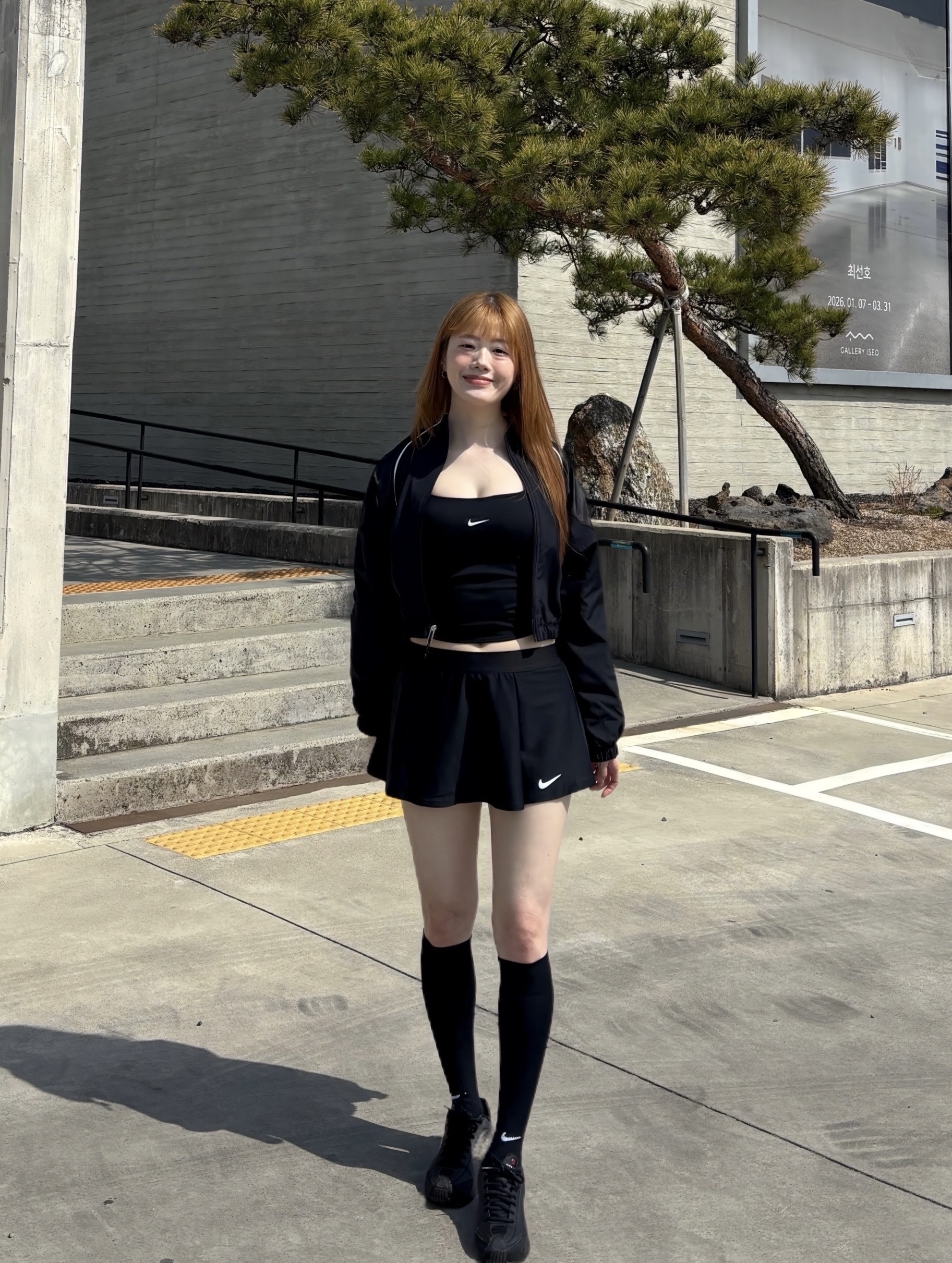 (W) Nike Shrunken Tracksuit Jacket Black, (Kids) Nike Court Dri-Fit Victory Tennis Skirt Black - US/EU 착용 스타일 - 1