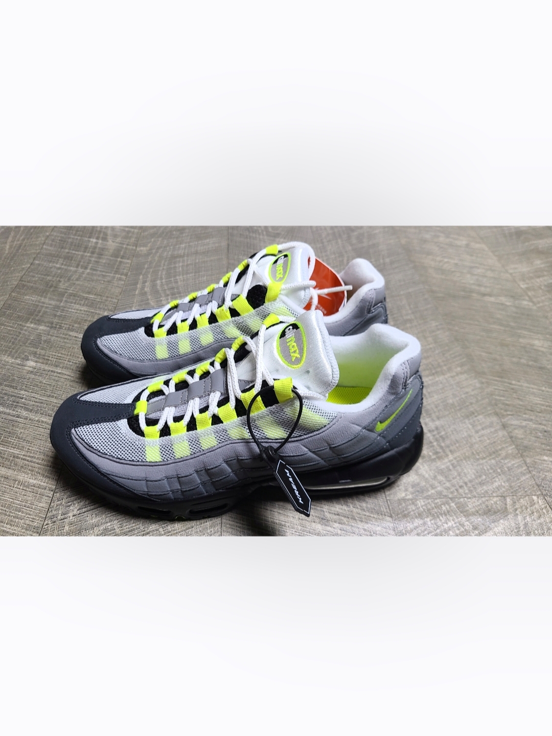 Nike Air Max 95 OG Neon Yellow 2020 착용 스타일 - 2
