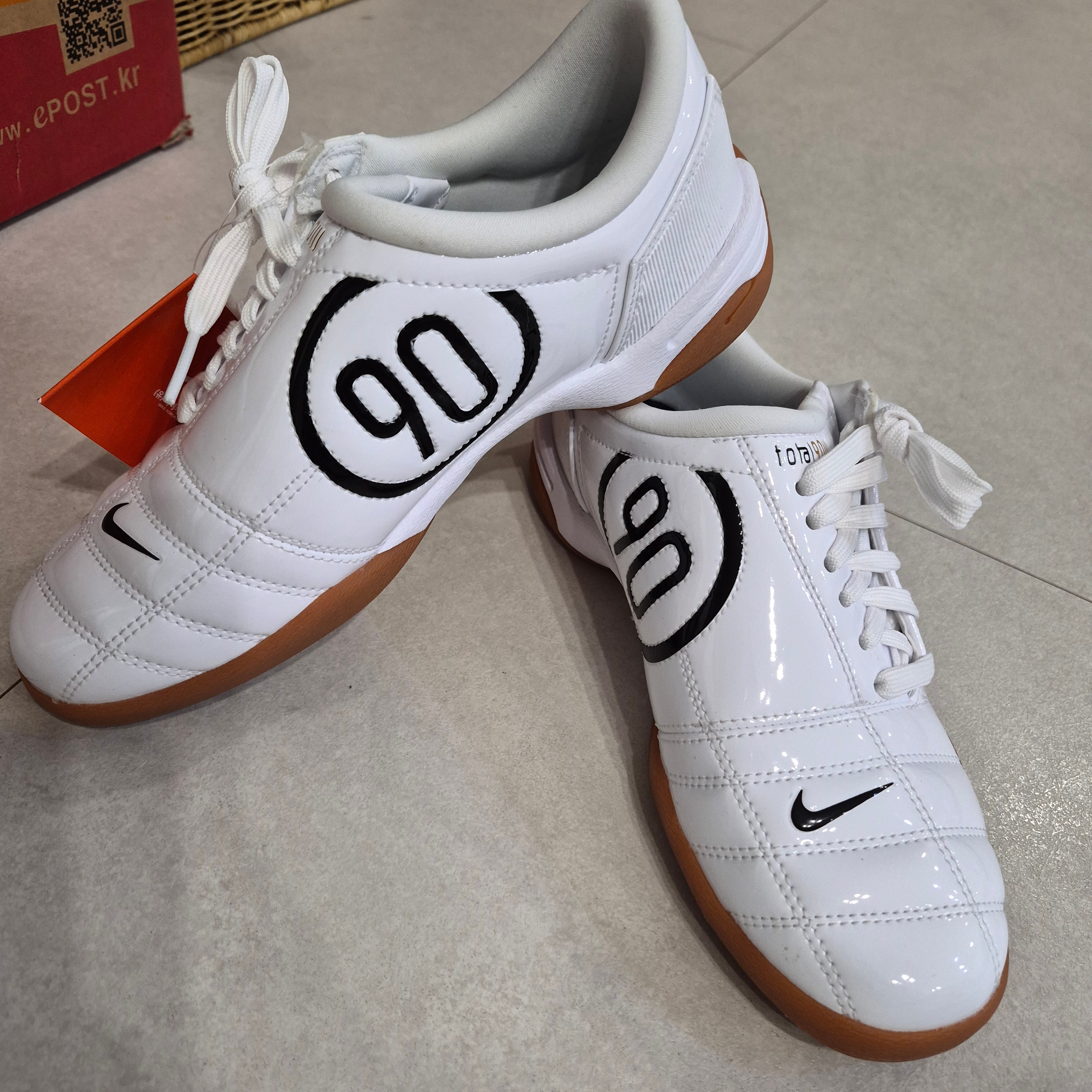 (W) Nike Total 90 White Metallic 착용 스타일 - 5
