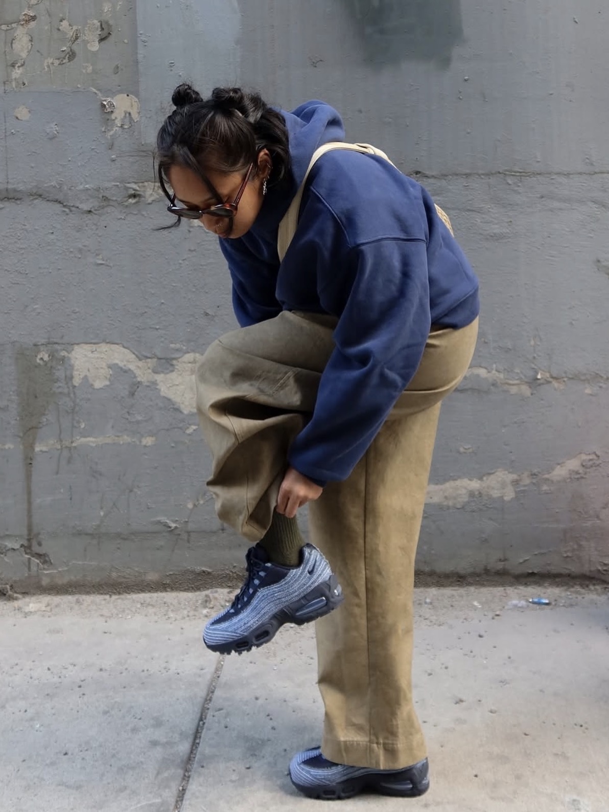 Nike x Levi's Air Max 95 Obsidian 착용 스타일 - 2