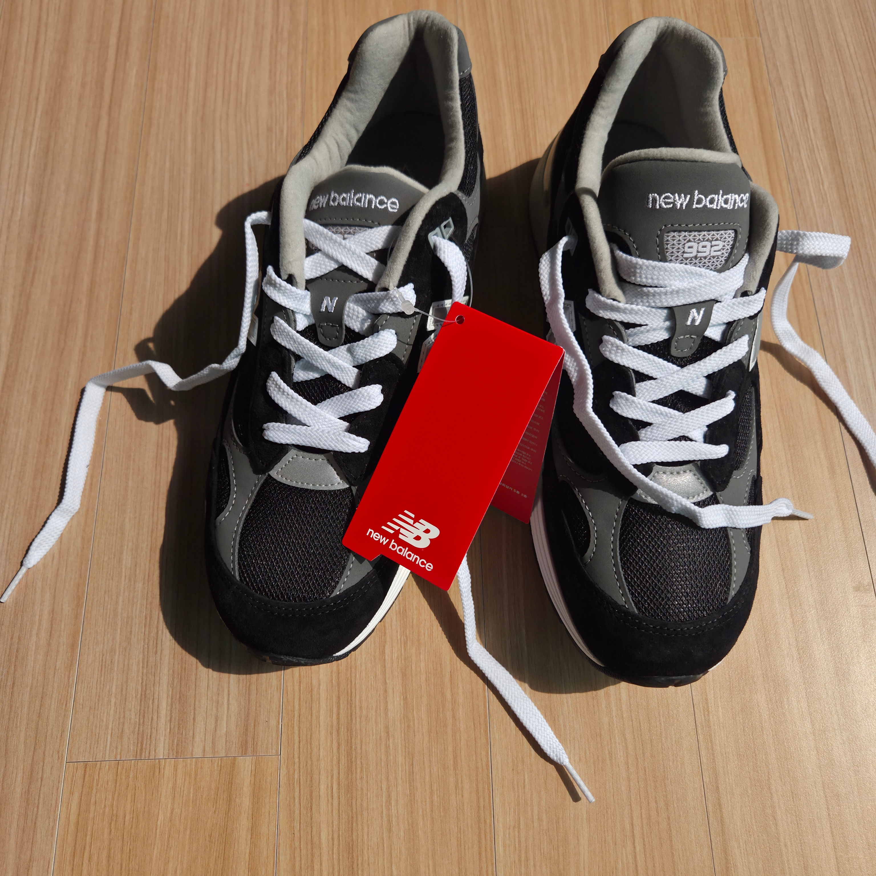New Balance 992 Made in USA Core Black Grey 착용 스타일 - 2
