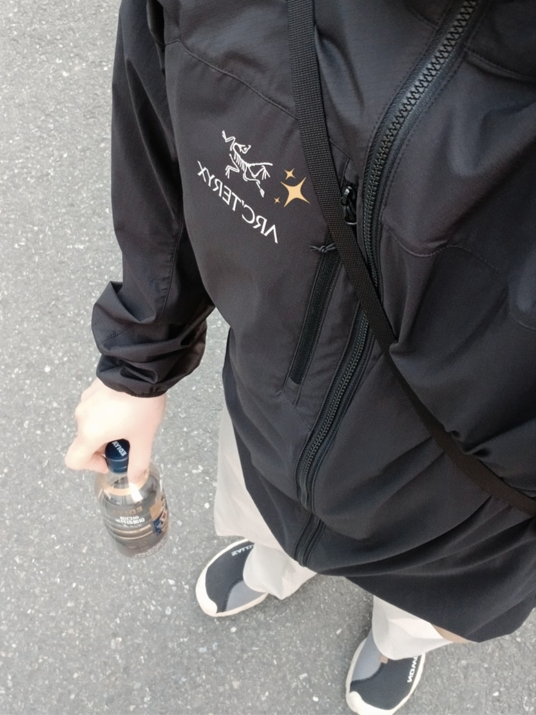 Arc'teryx Kragg SL Cotton Bird Word SS T-Shirt Canvas, Salomon RX Slide 3.0 Black Plum Kitten 착용 스타일 - 1