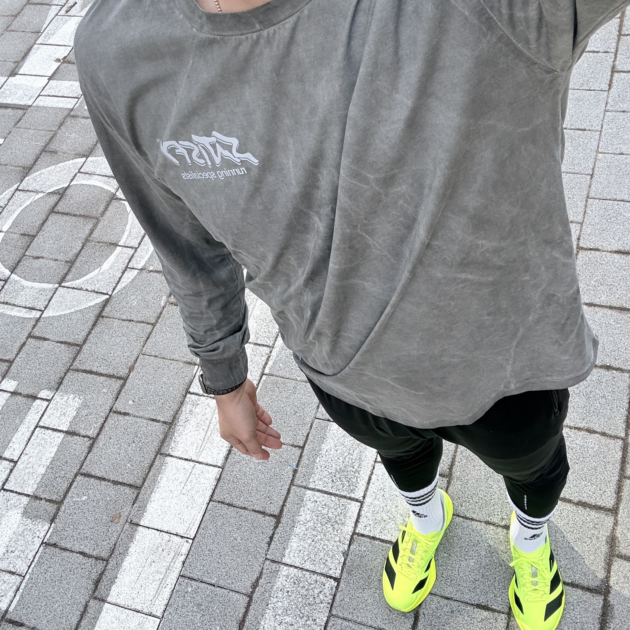 Satisfy Auralite LS T-Shirt Mineral Graphite, Adidas Adizero Adios Pro 4 Lucid Lemon Core Black 착용 스타일