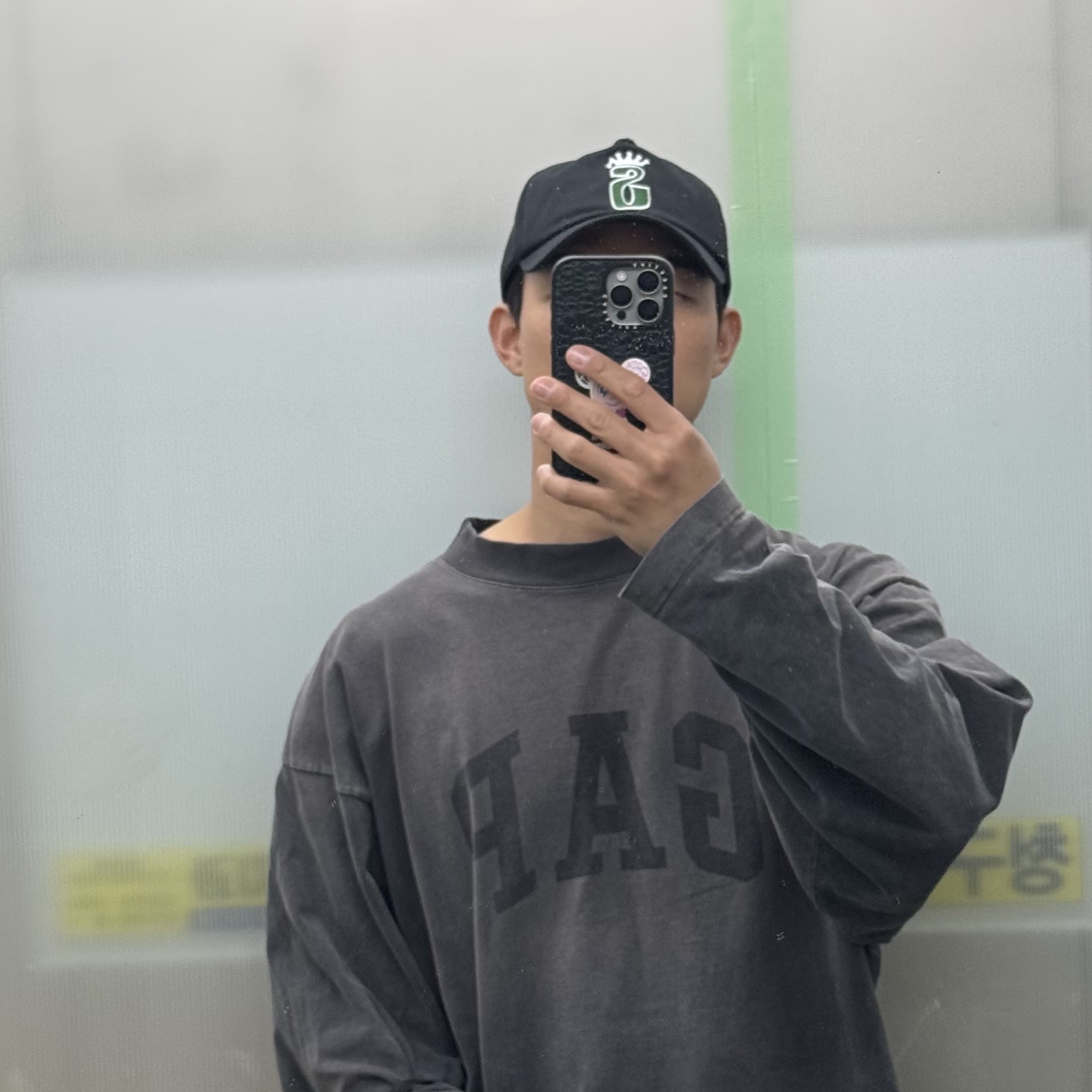 Stussy Trucker S Crown Snapback Shadow Black 착용 스타일