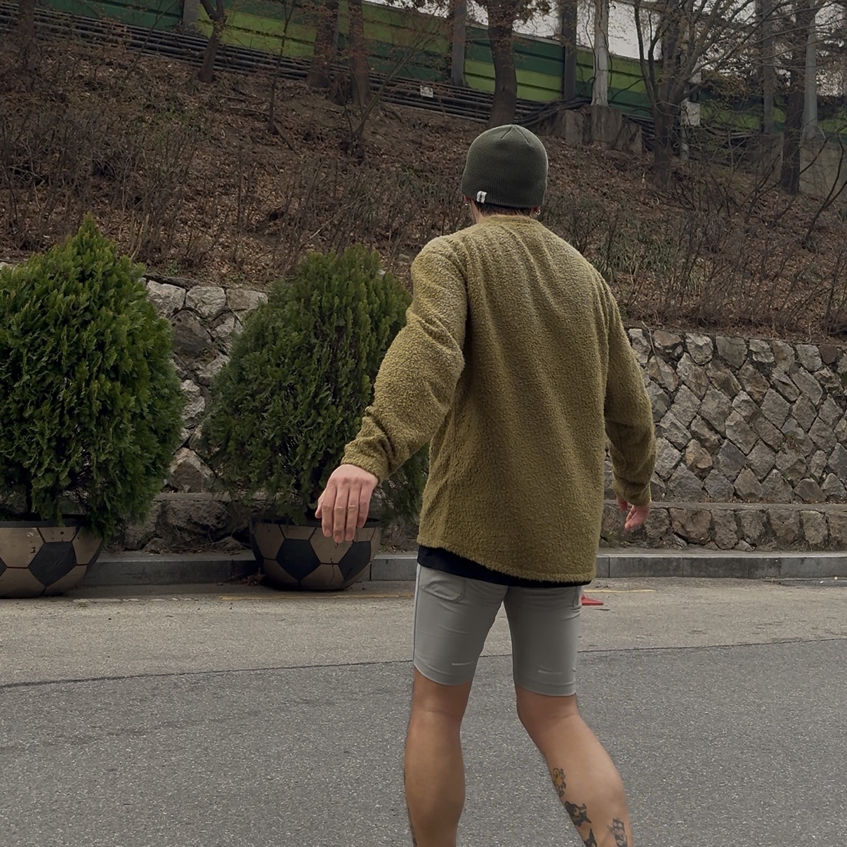 Adidas Adizero Adios Pro 4 Cloud White Core Black, Asics Novablast 5 Lite Show Huddle Yellow 착용 스타일 - 2