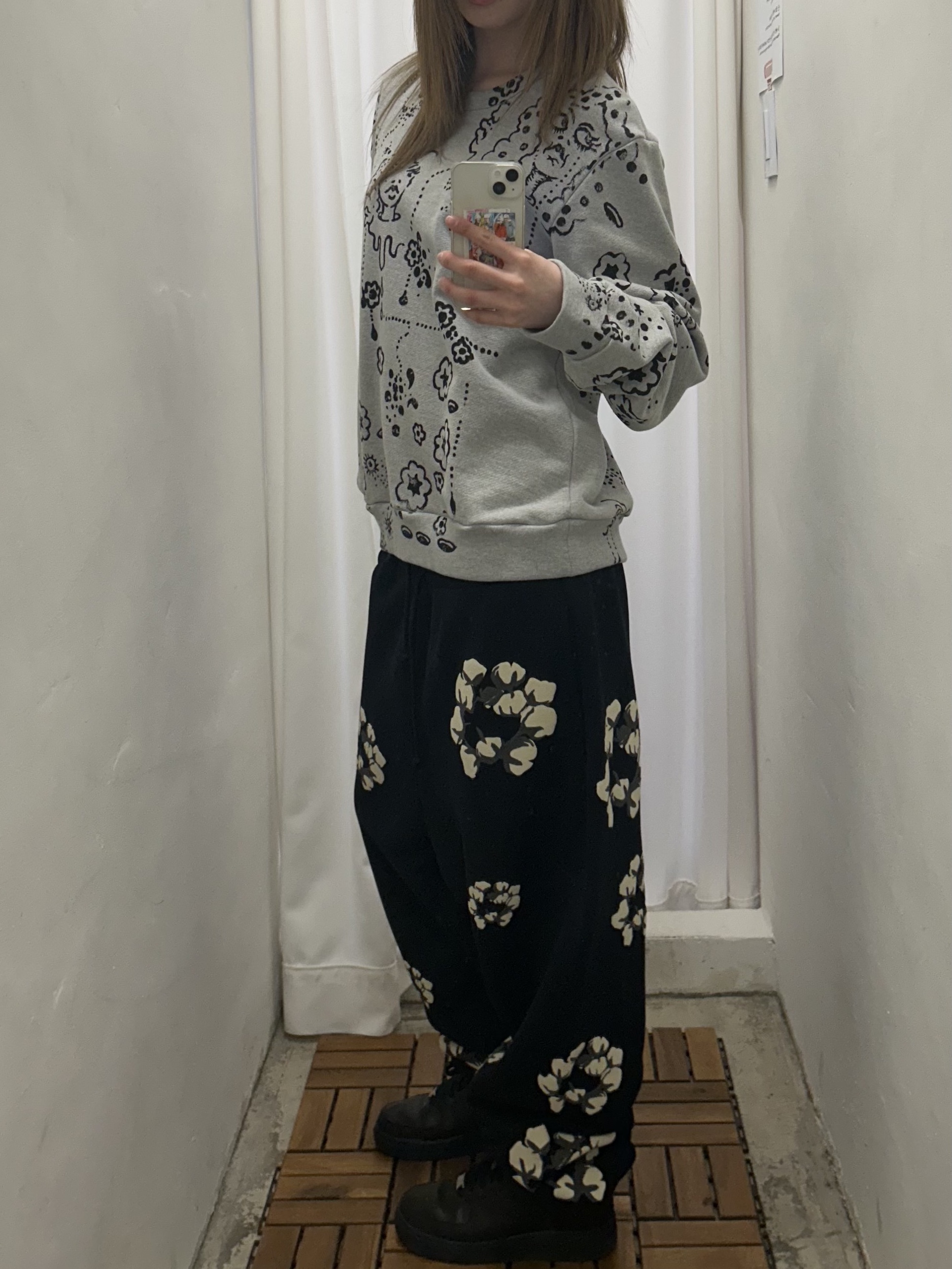 Denim Tears x Cactus Plant Flea Market Wreath Sweatpants Black 착용 스타일 - 5